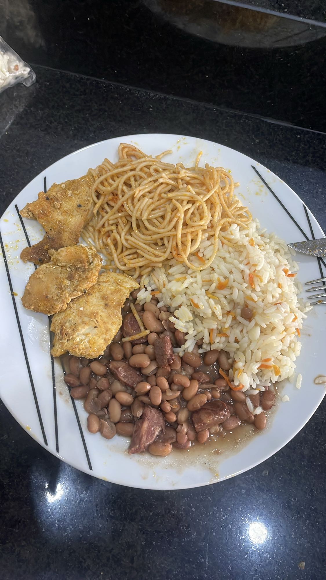 Arroz, feijão e frango