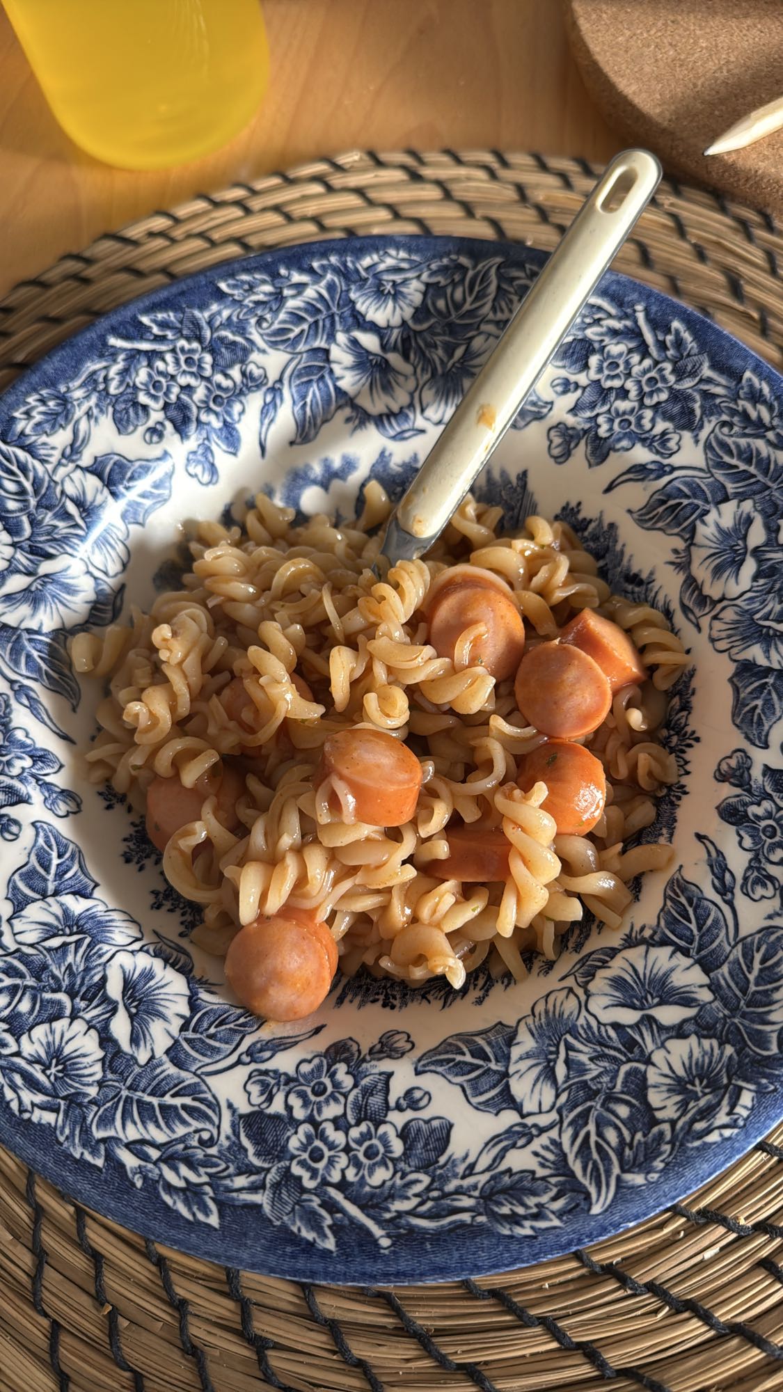 Sosisli makarna tabağı