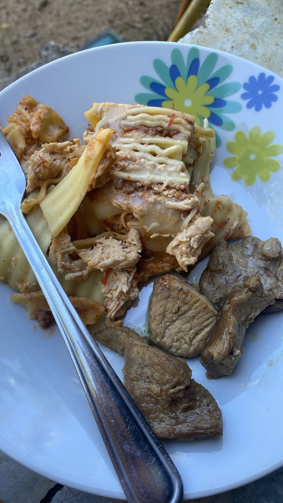 Lasaña con carne y pollo