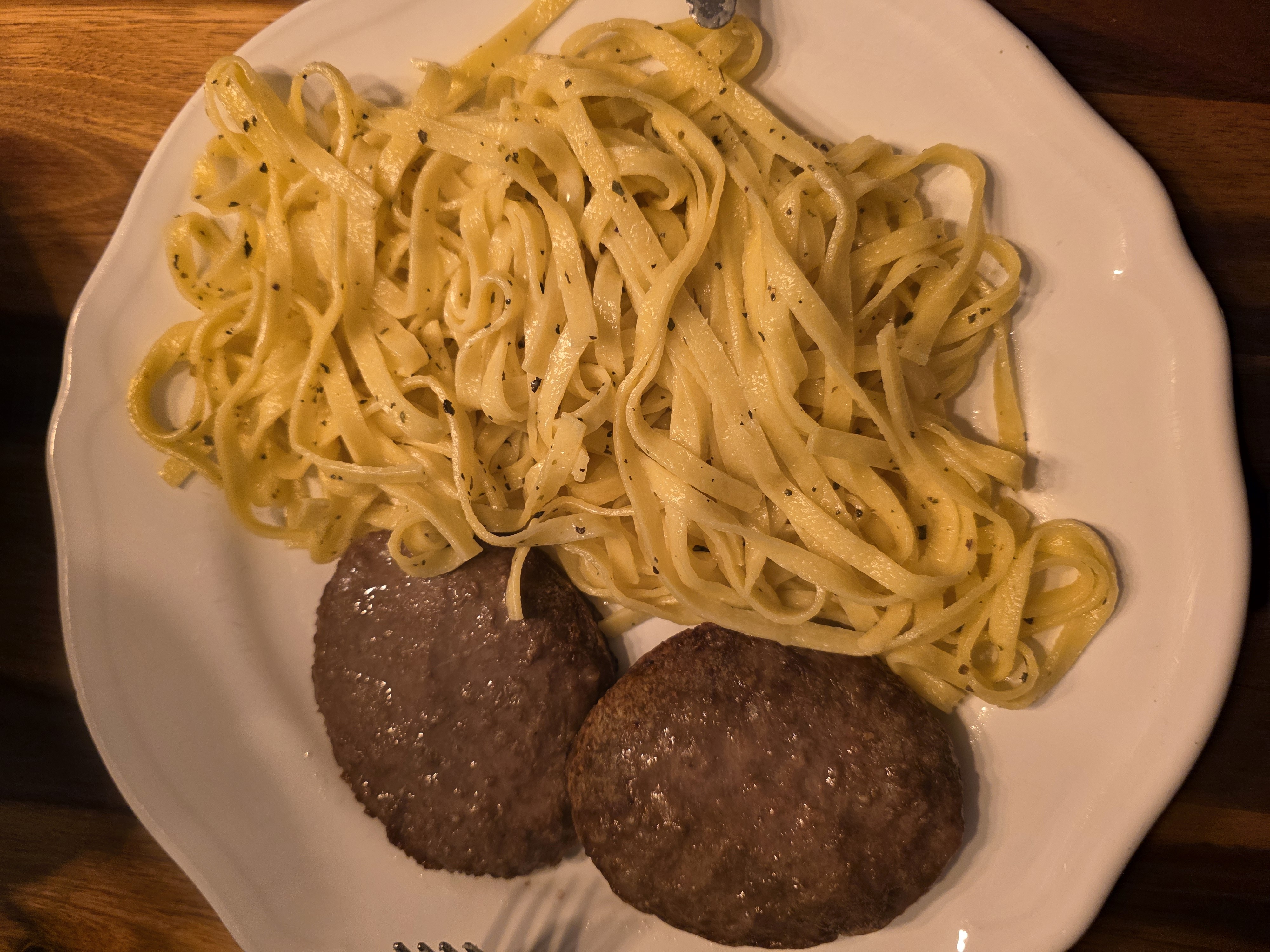 Pasta con hamburguesas