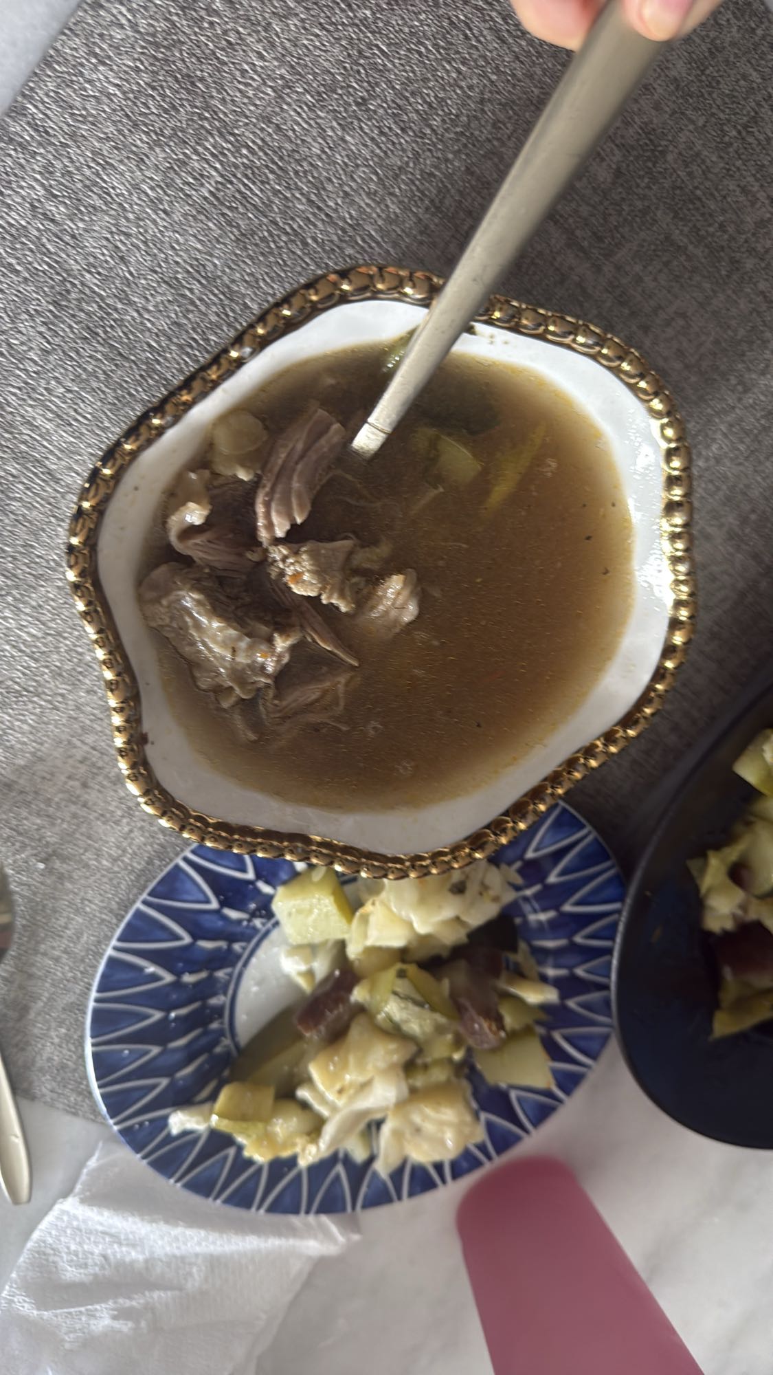 sopa con carne y pasta