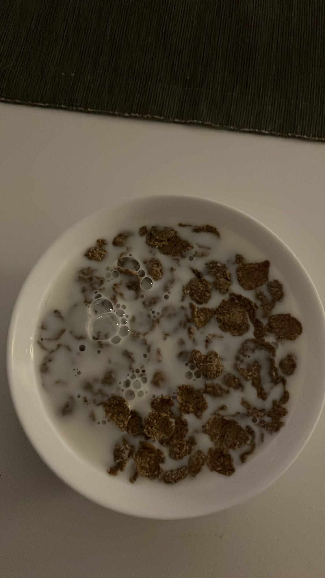 Fullkornsflingor med mjölk