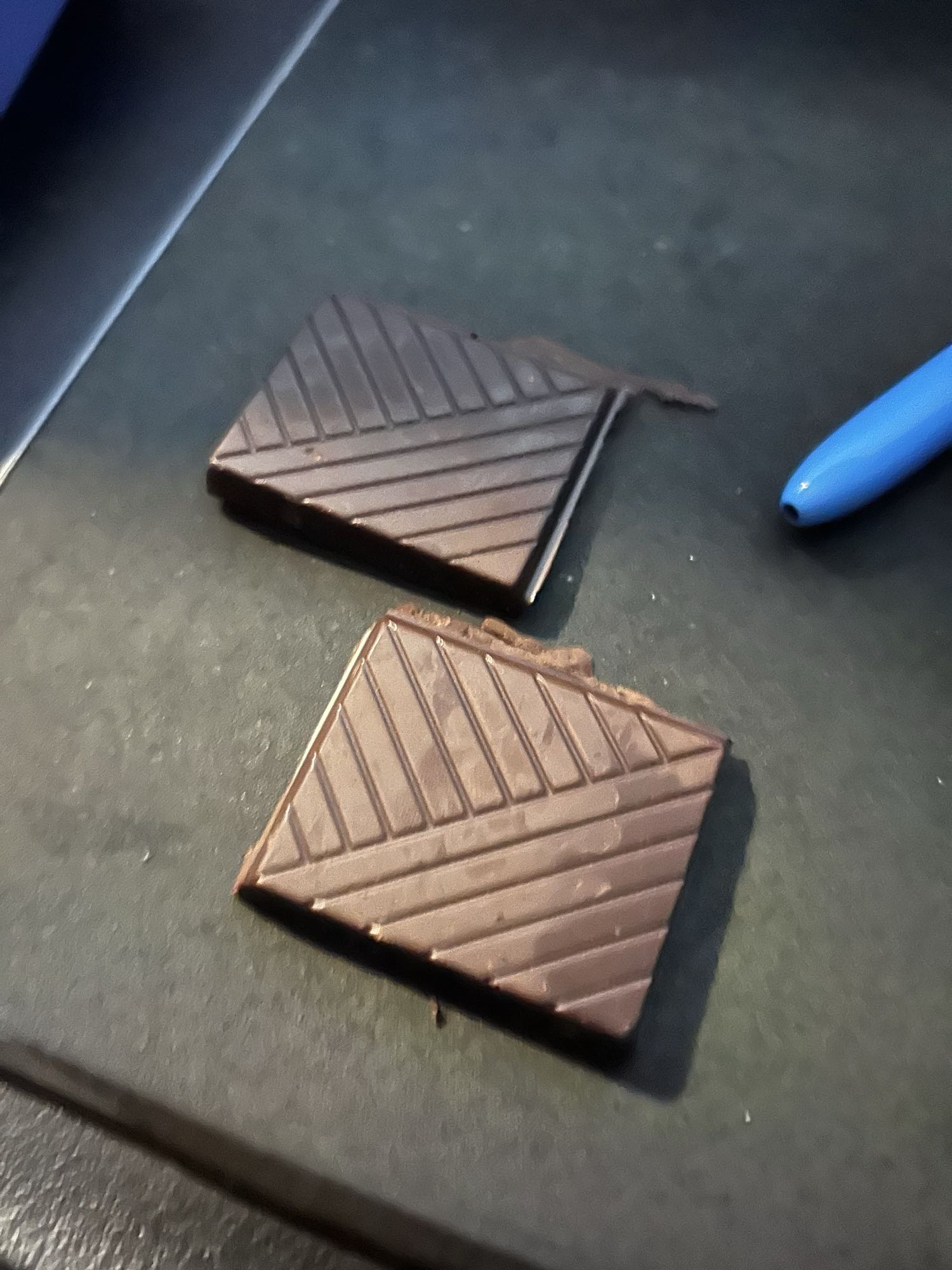 Carrés de chocolat noir