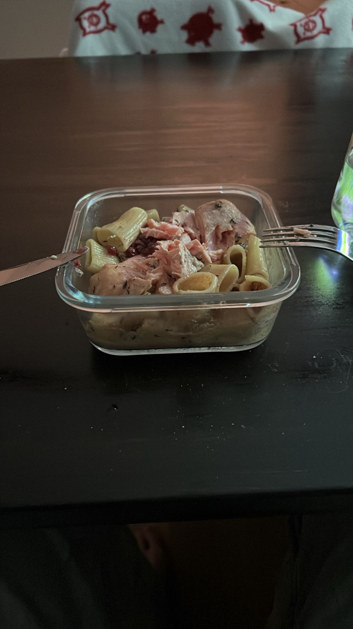 Viltlaxpasta i matlåda