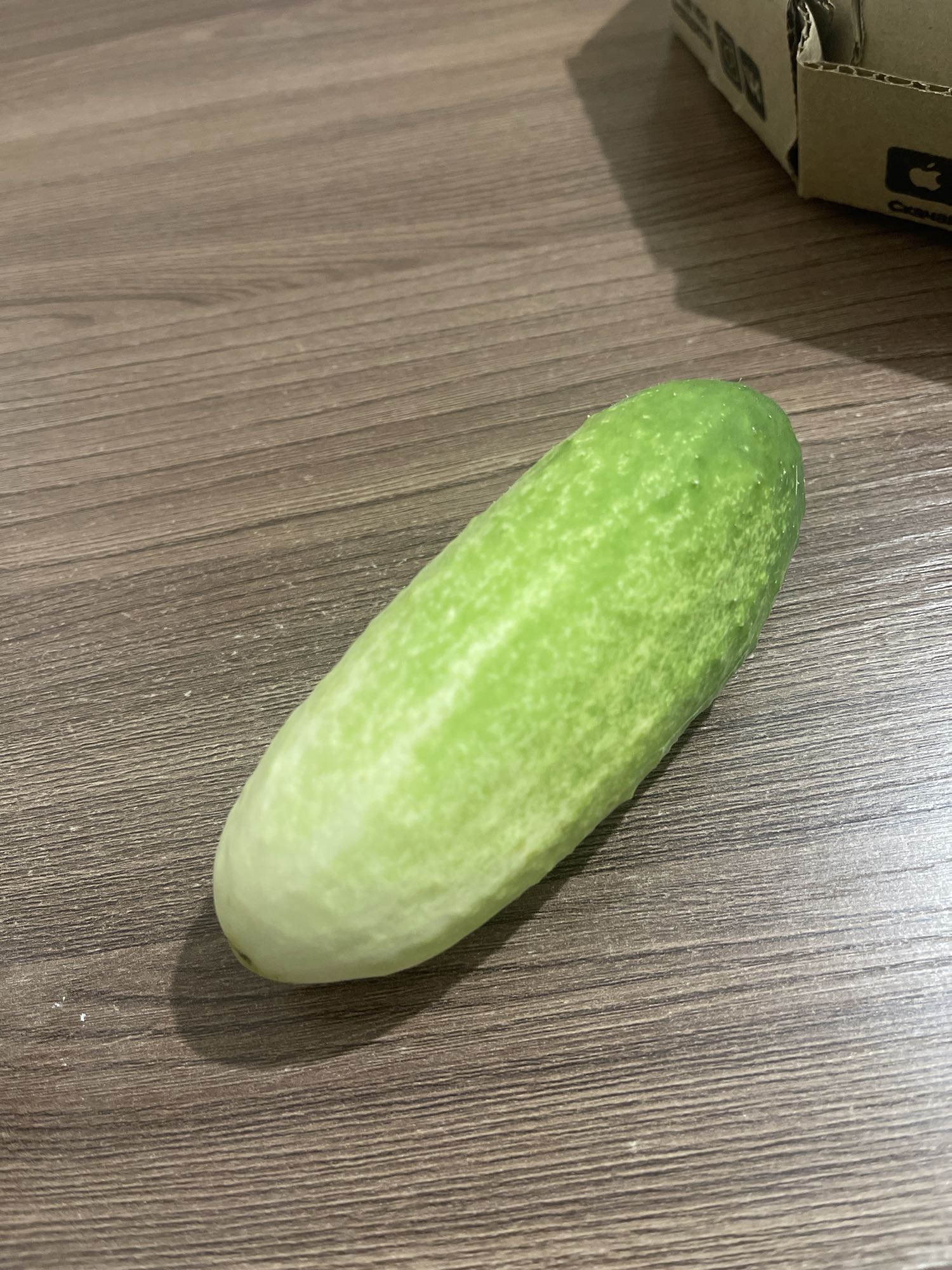 Свежий огурец