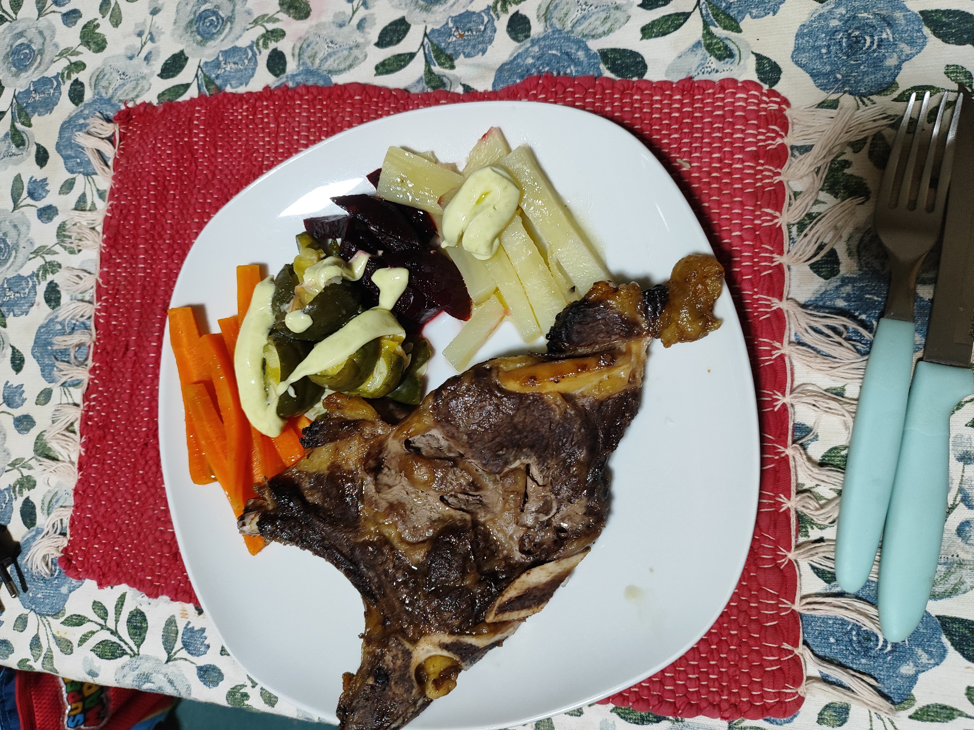 Costilla con vegetales