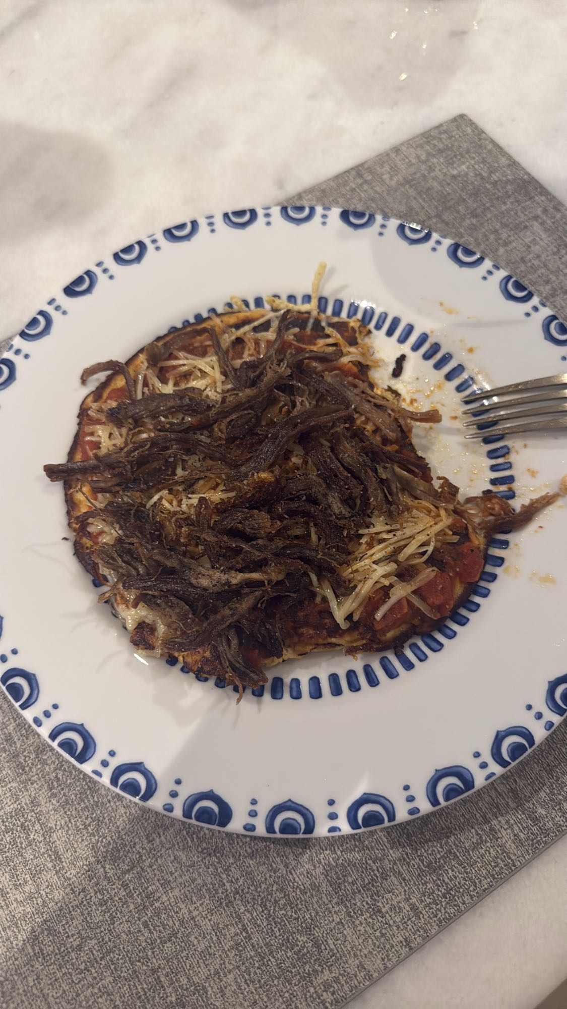 Pizza con carne deshebrada