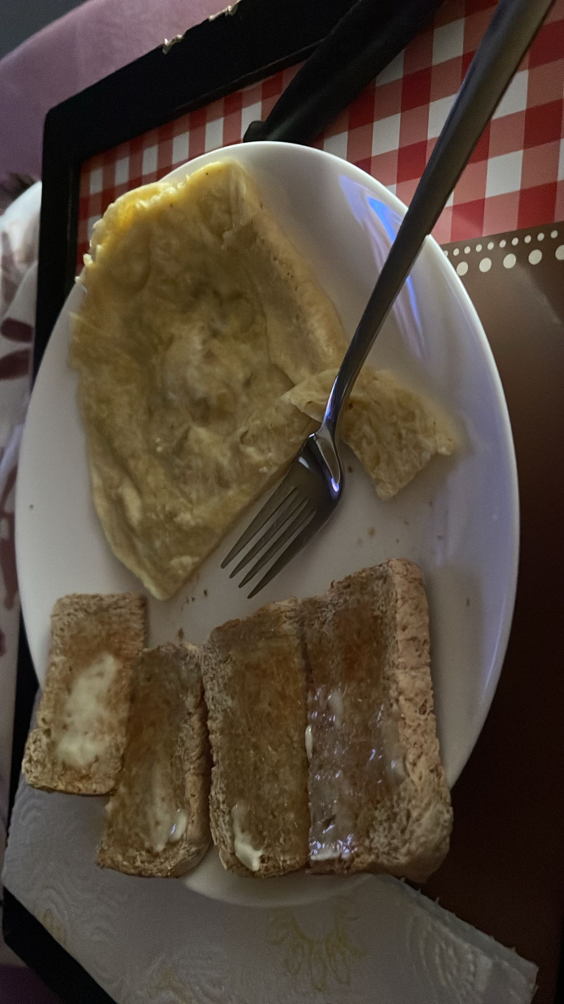 Omelet ve Tereyağlı Ekmek