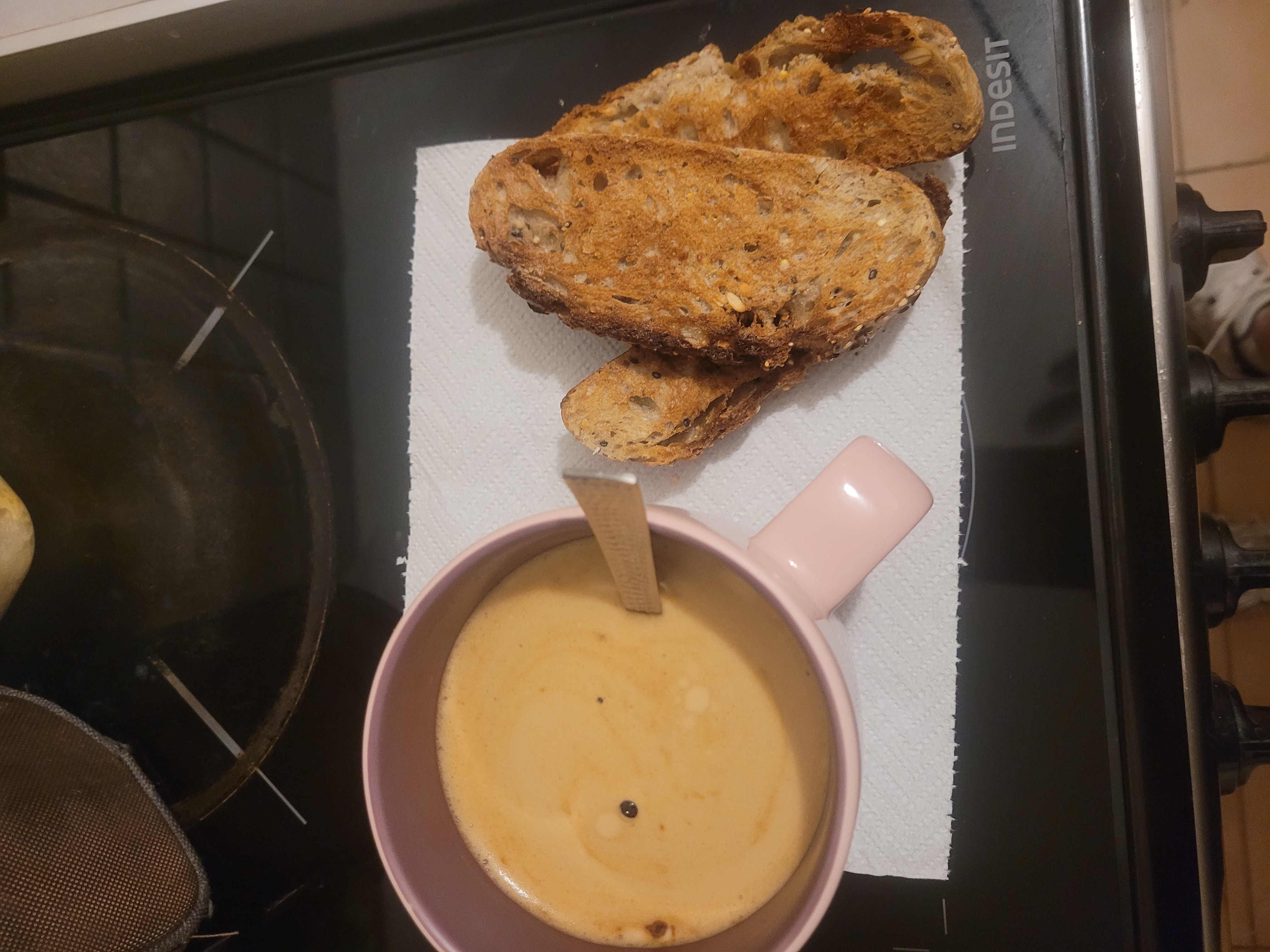 Café et pain grillé