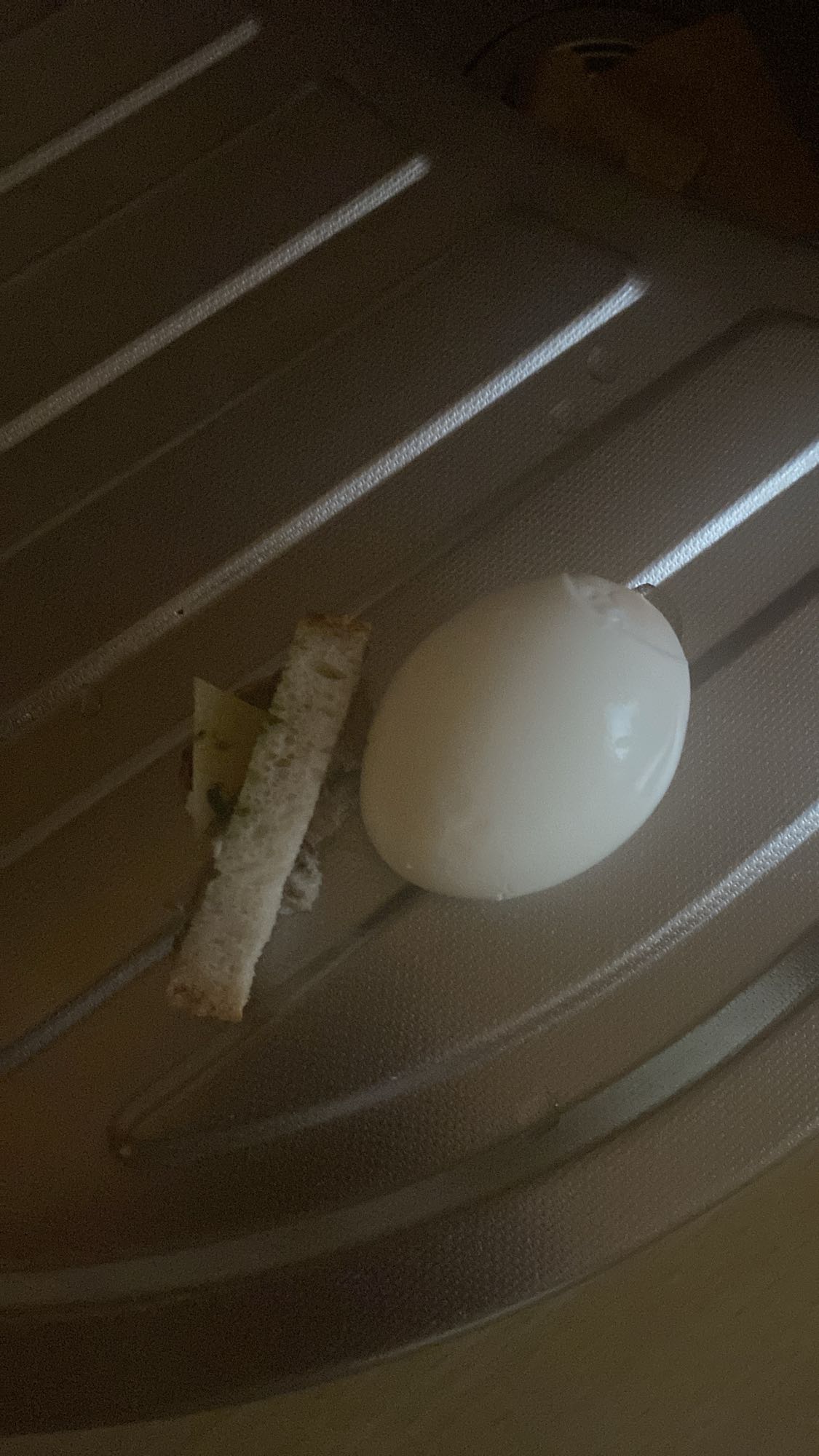 Jajko z kromką chleba