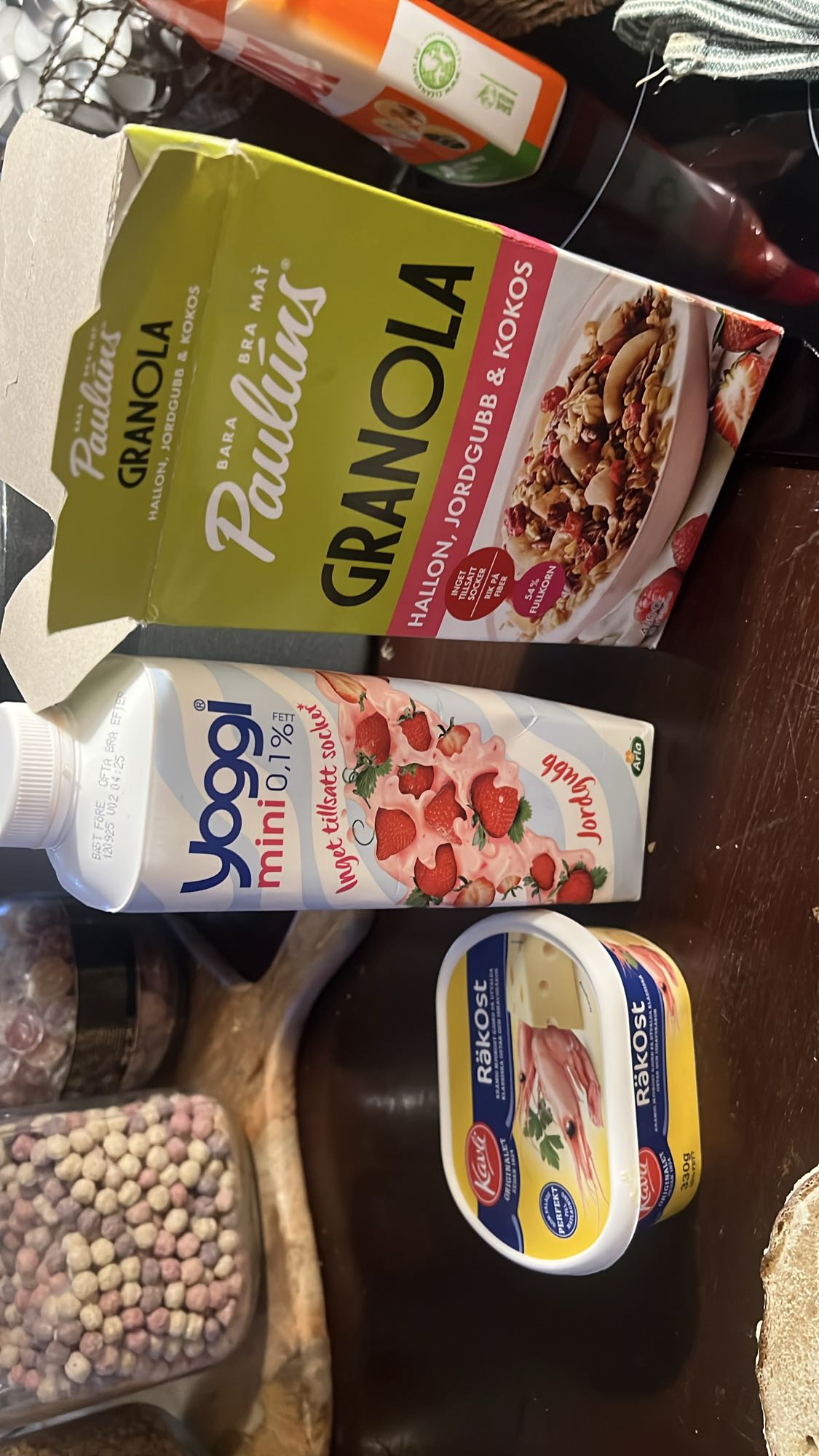 Frukost med granola & räkost