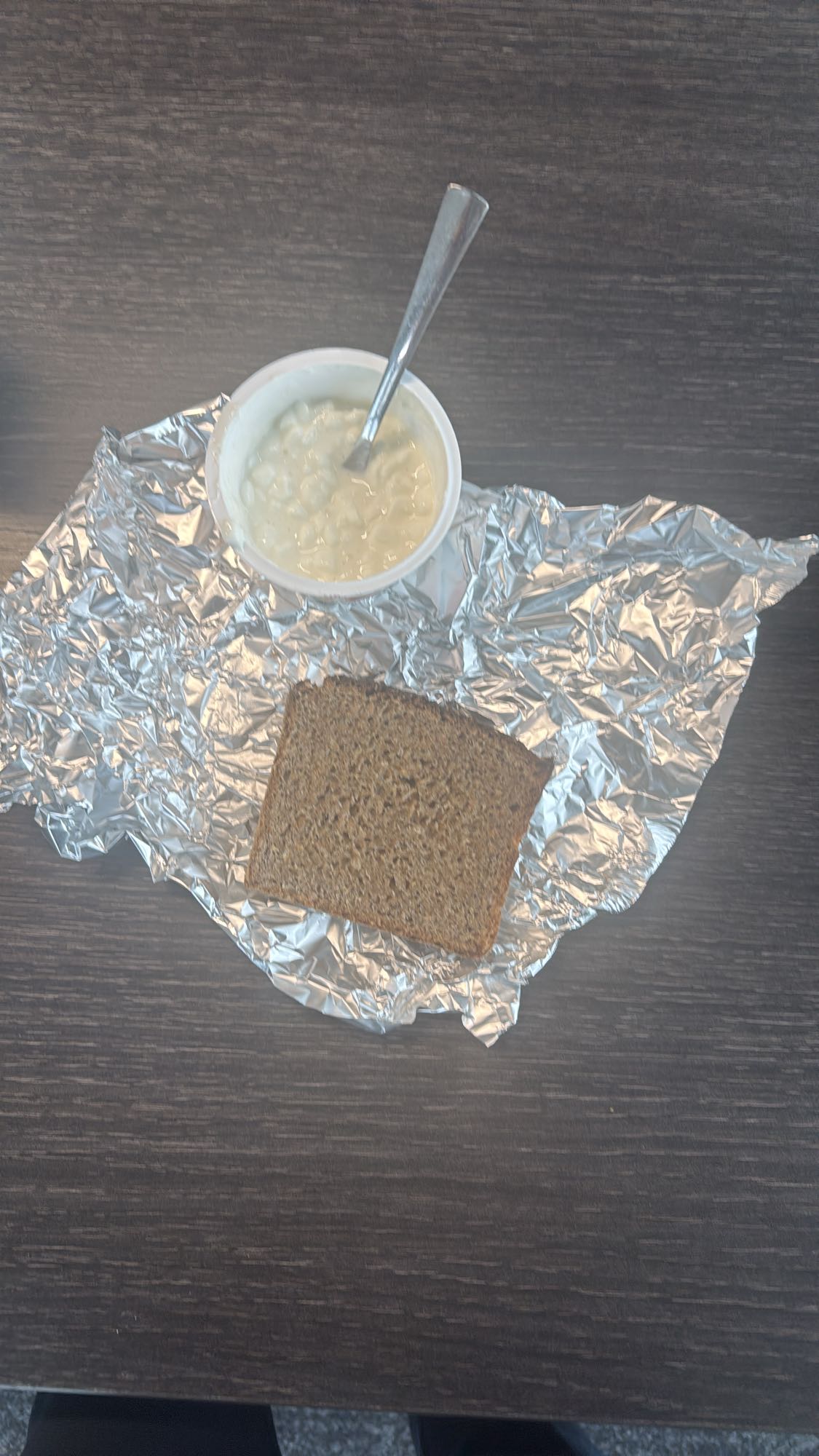 Twaróg z chlebem razowym