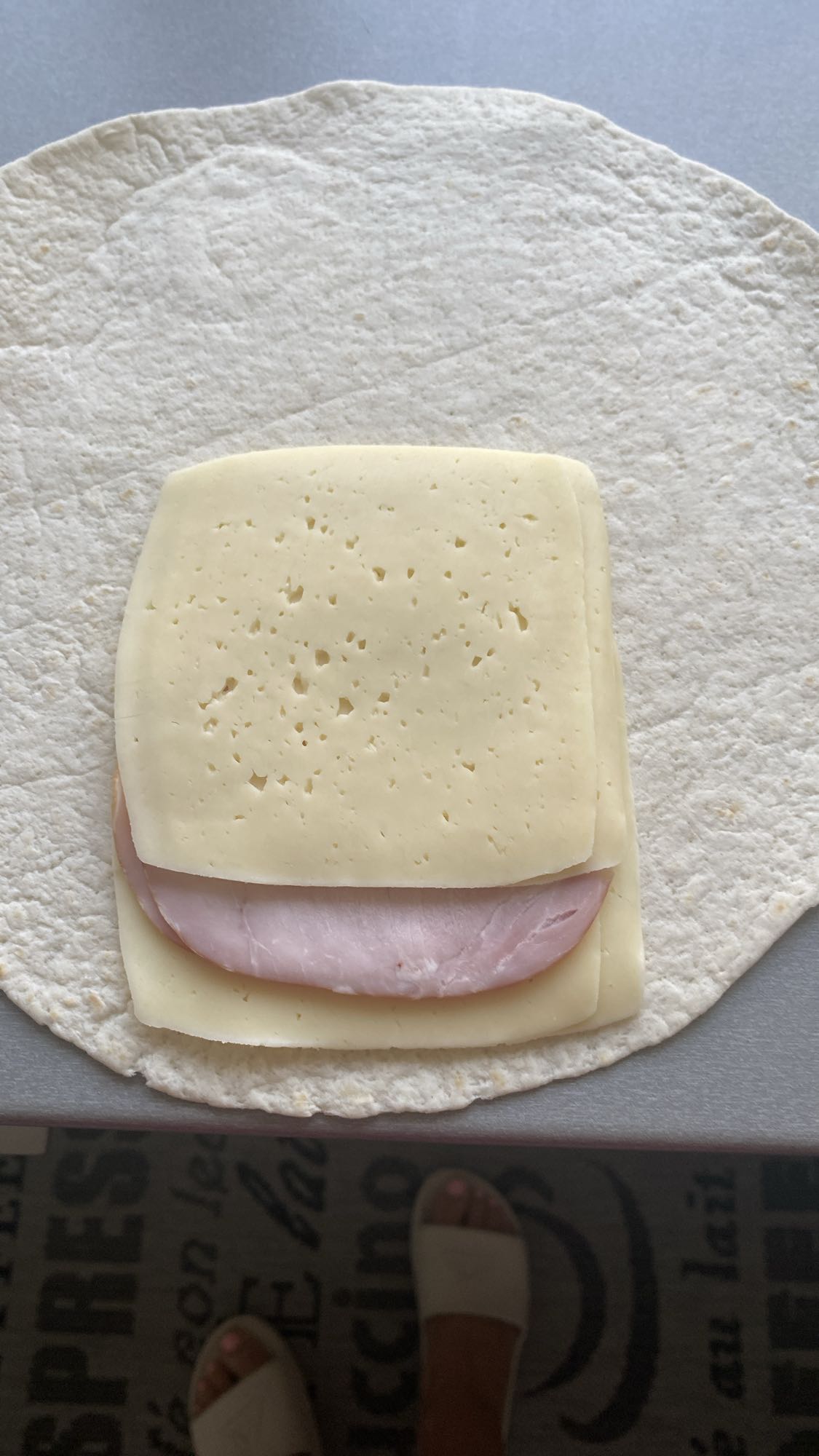 Tortilla z szynką i serem