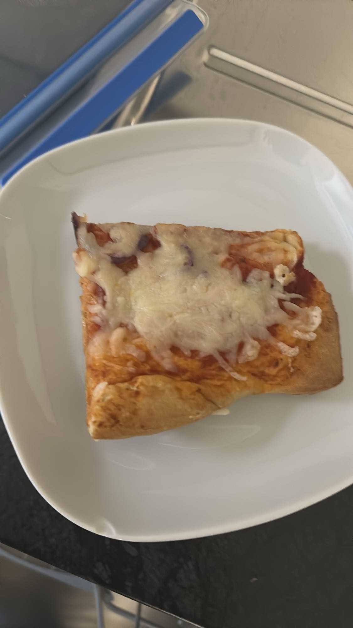 Peynirli pizza dilimi