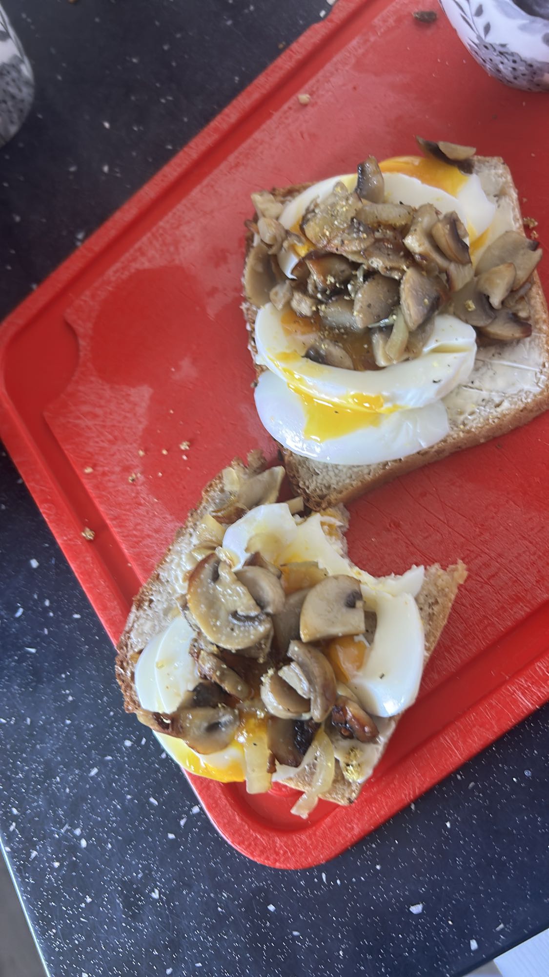 Kanapki z jajkiem i grzybami