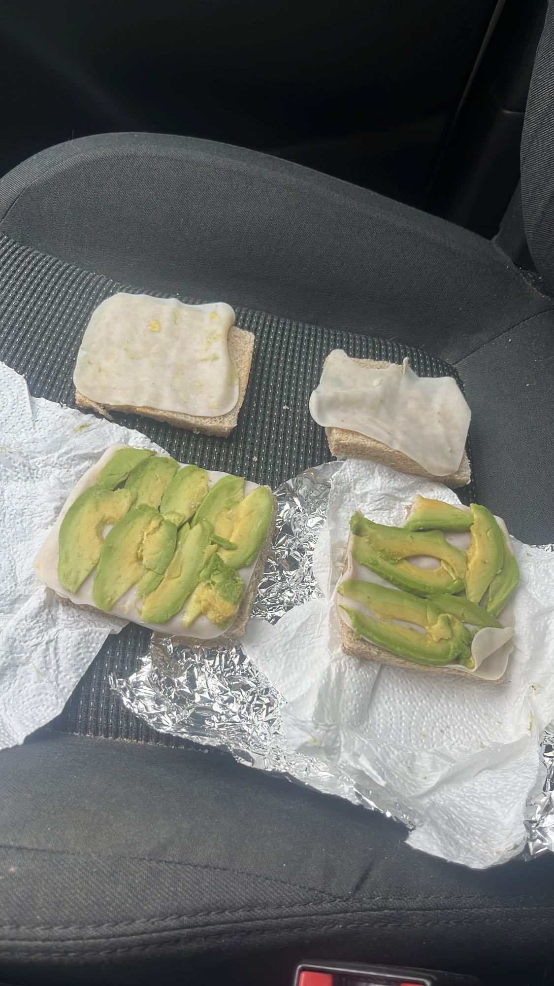 sándwiches de pavo y aguacate