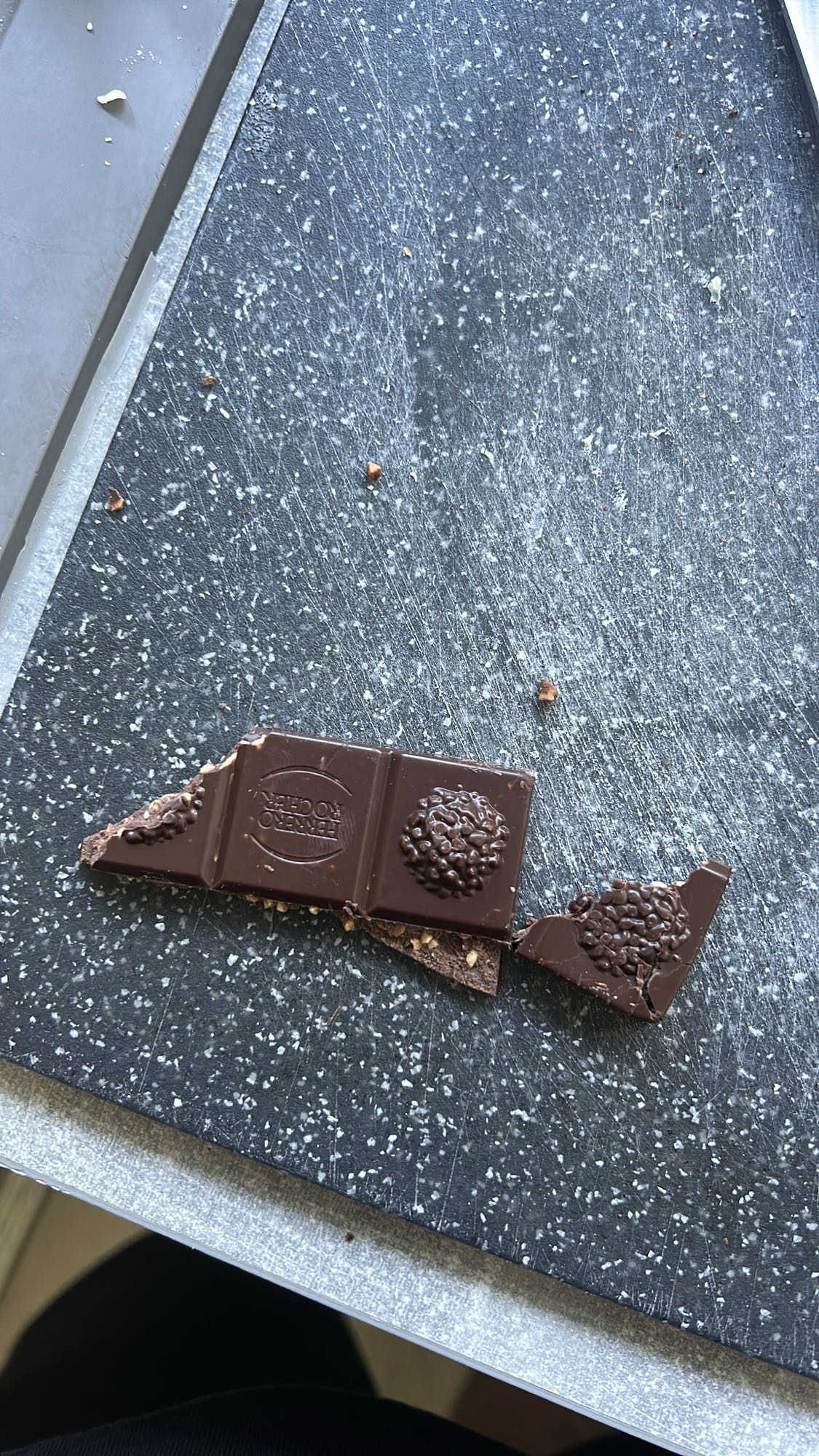 Dark chocolate bar