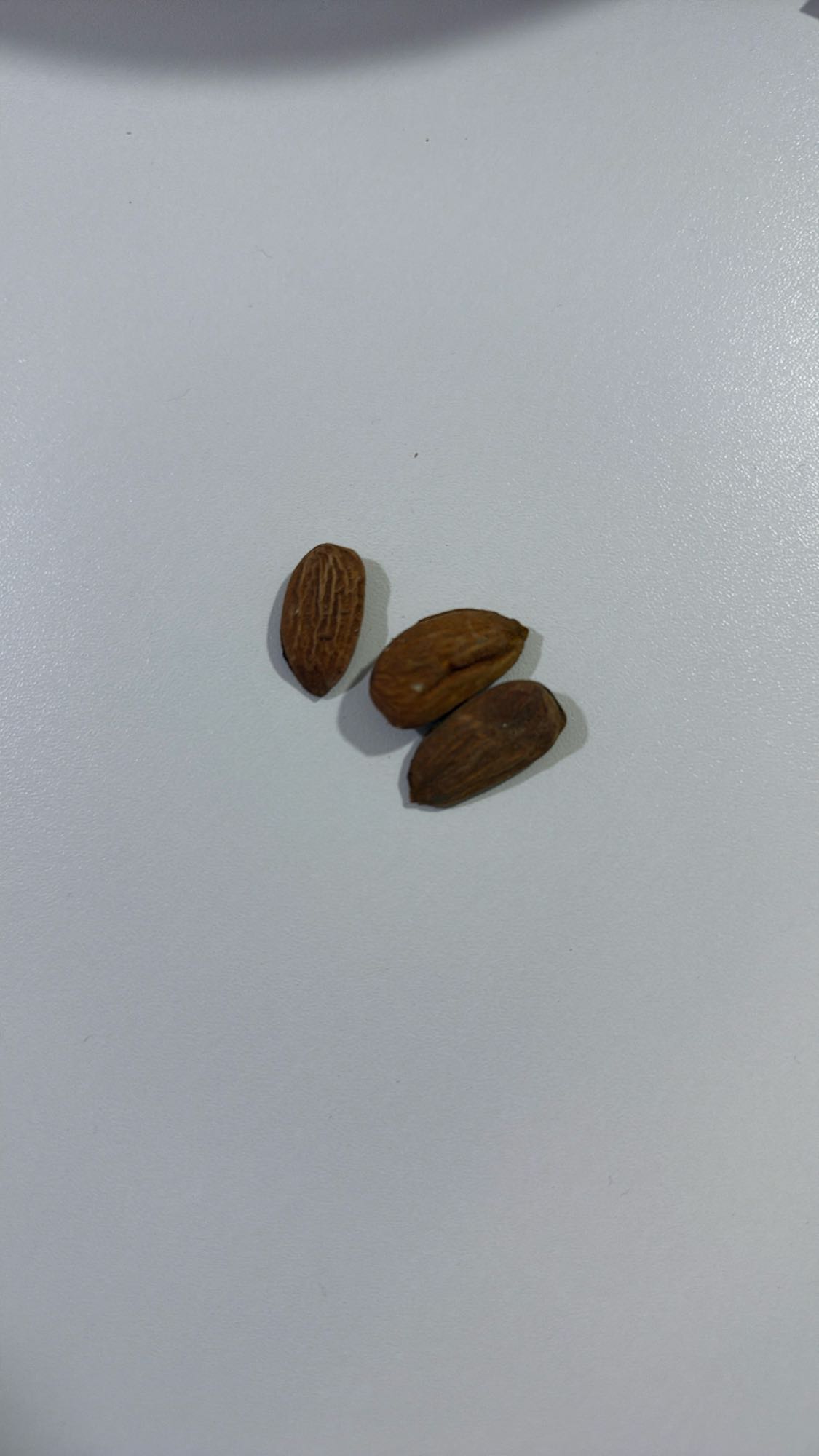 Три миндаля