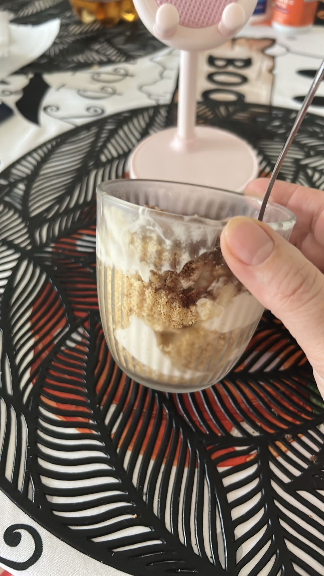 йогурт с печеньем