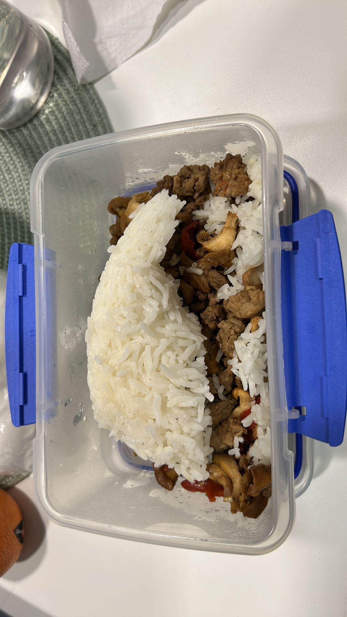 Ris med kjøtt og sopp