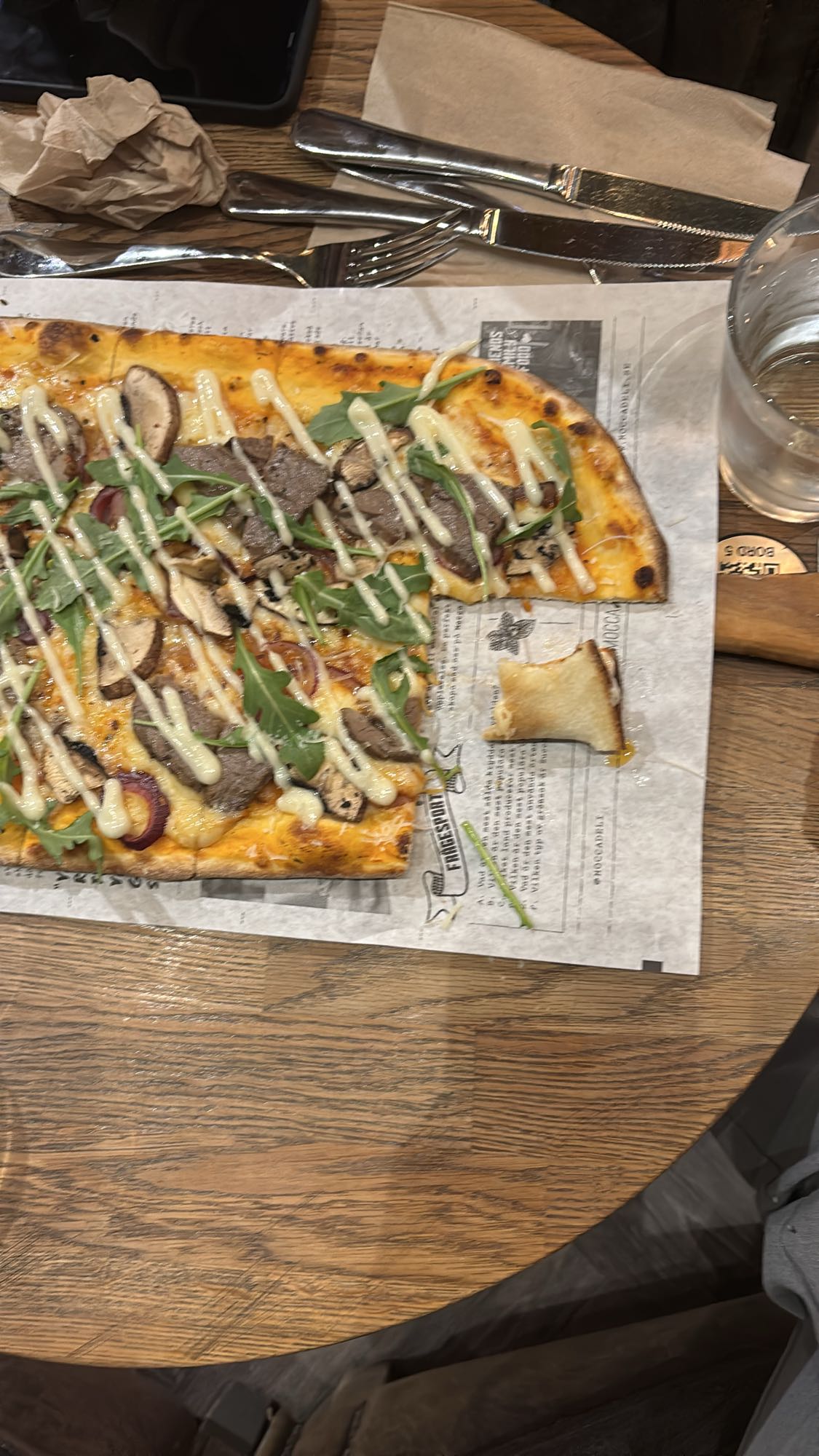 Pizza med biff och svamp