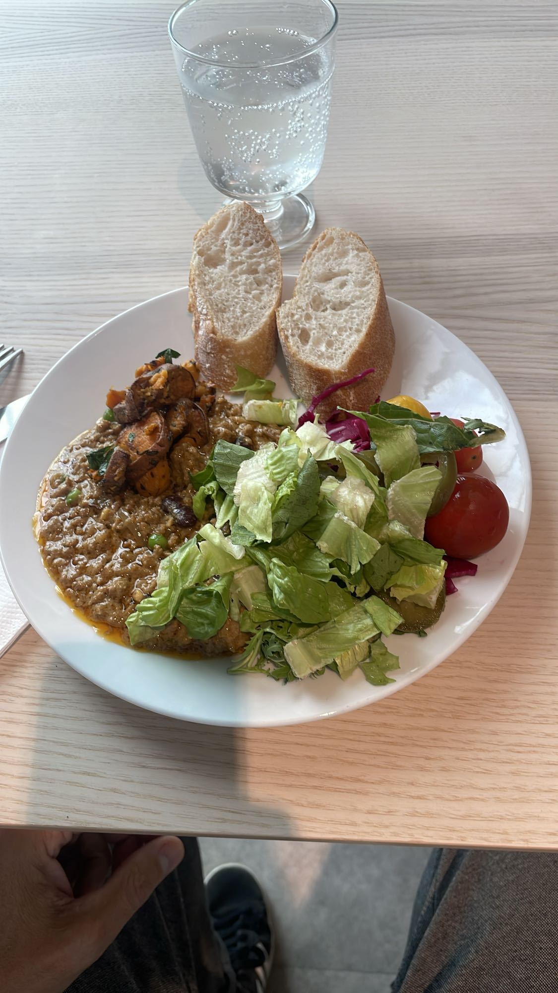 Linsgryta med bröd & sallad