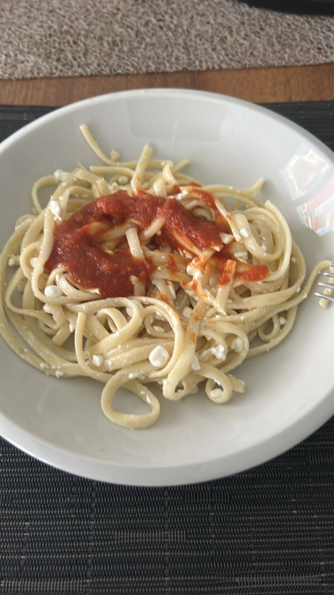 Pasta met tomatensaus en cottage cheese