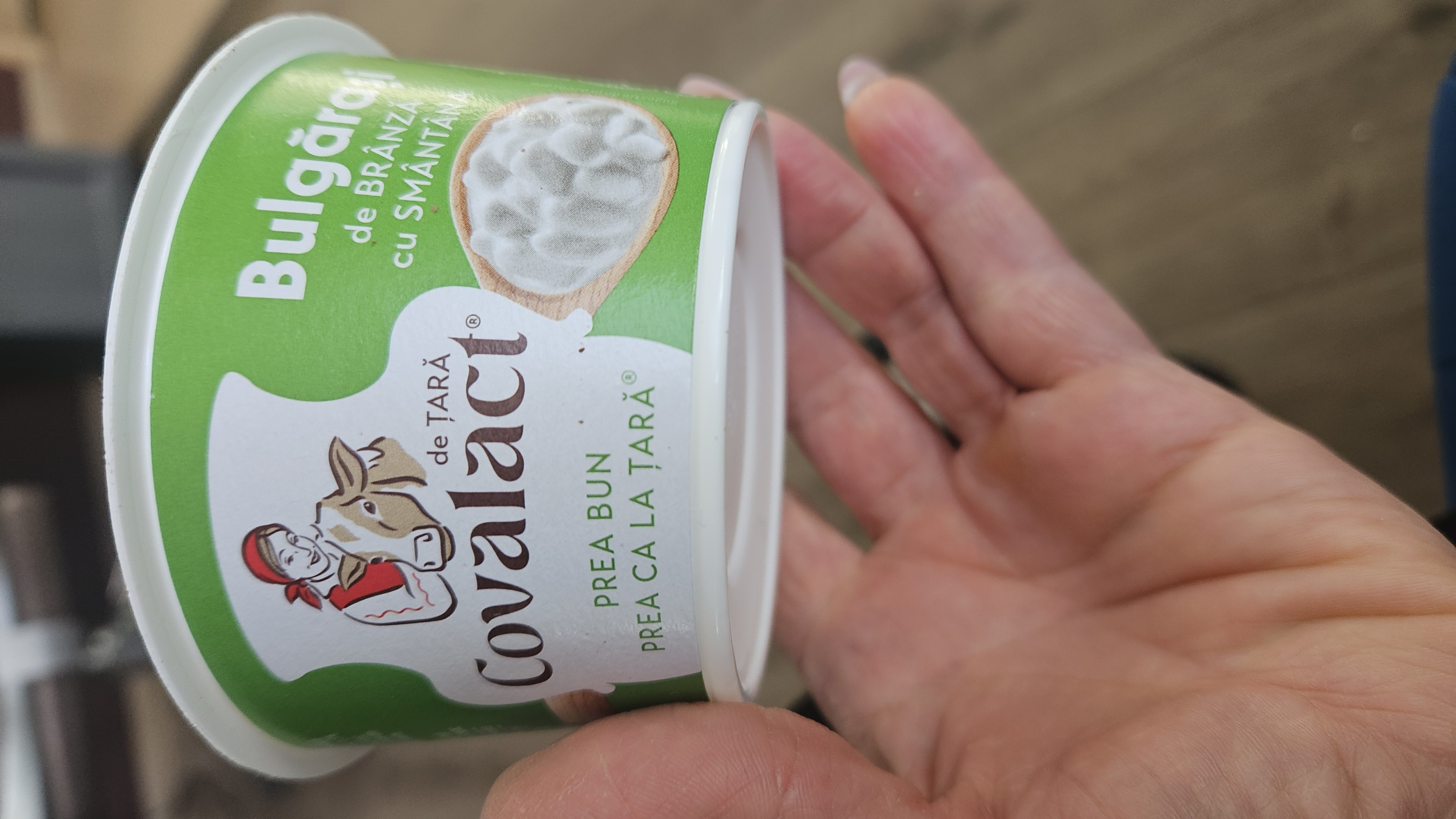 Cottage cheese with cream