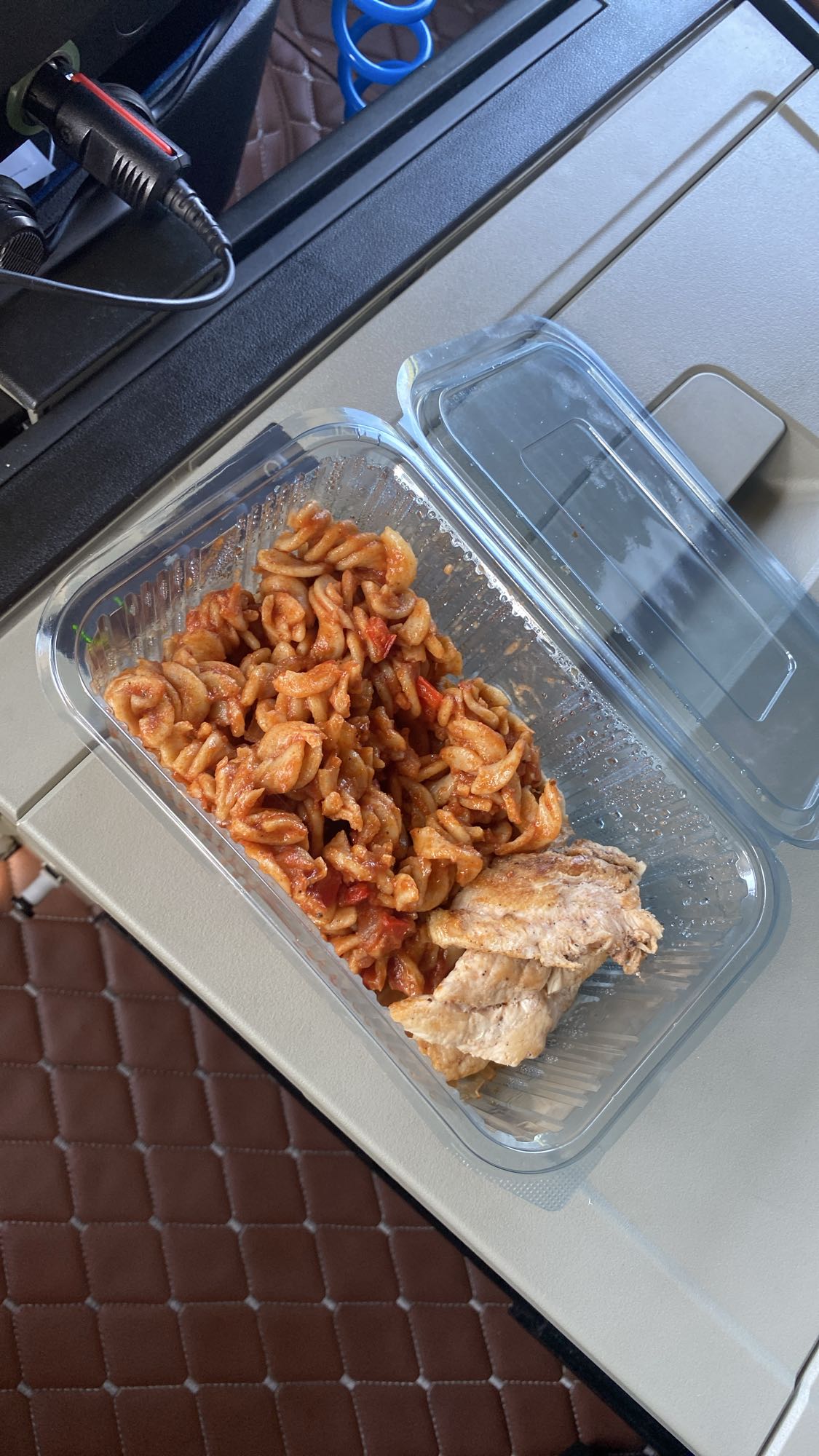 Paste cu piept de pui