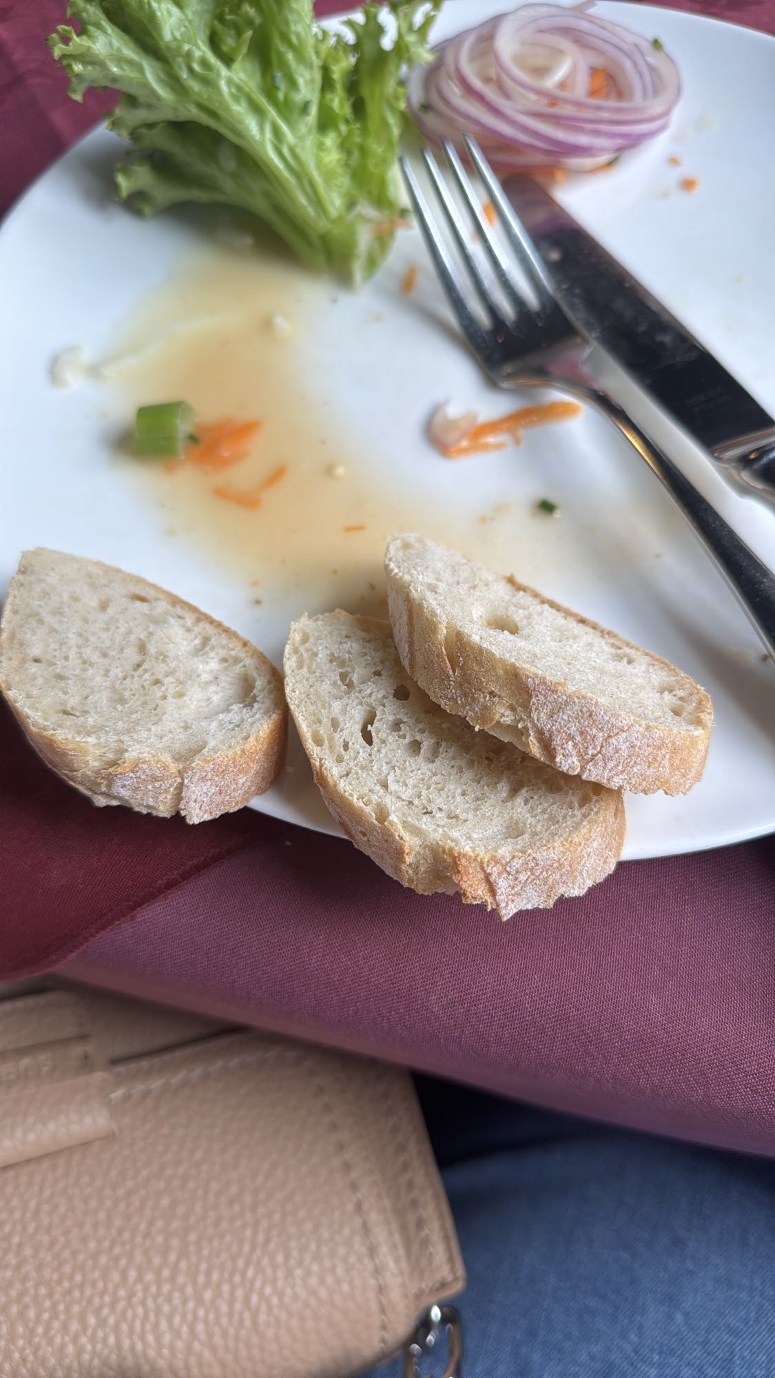 Brot mit Salatresten