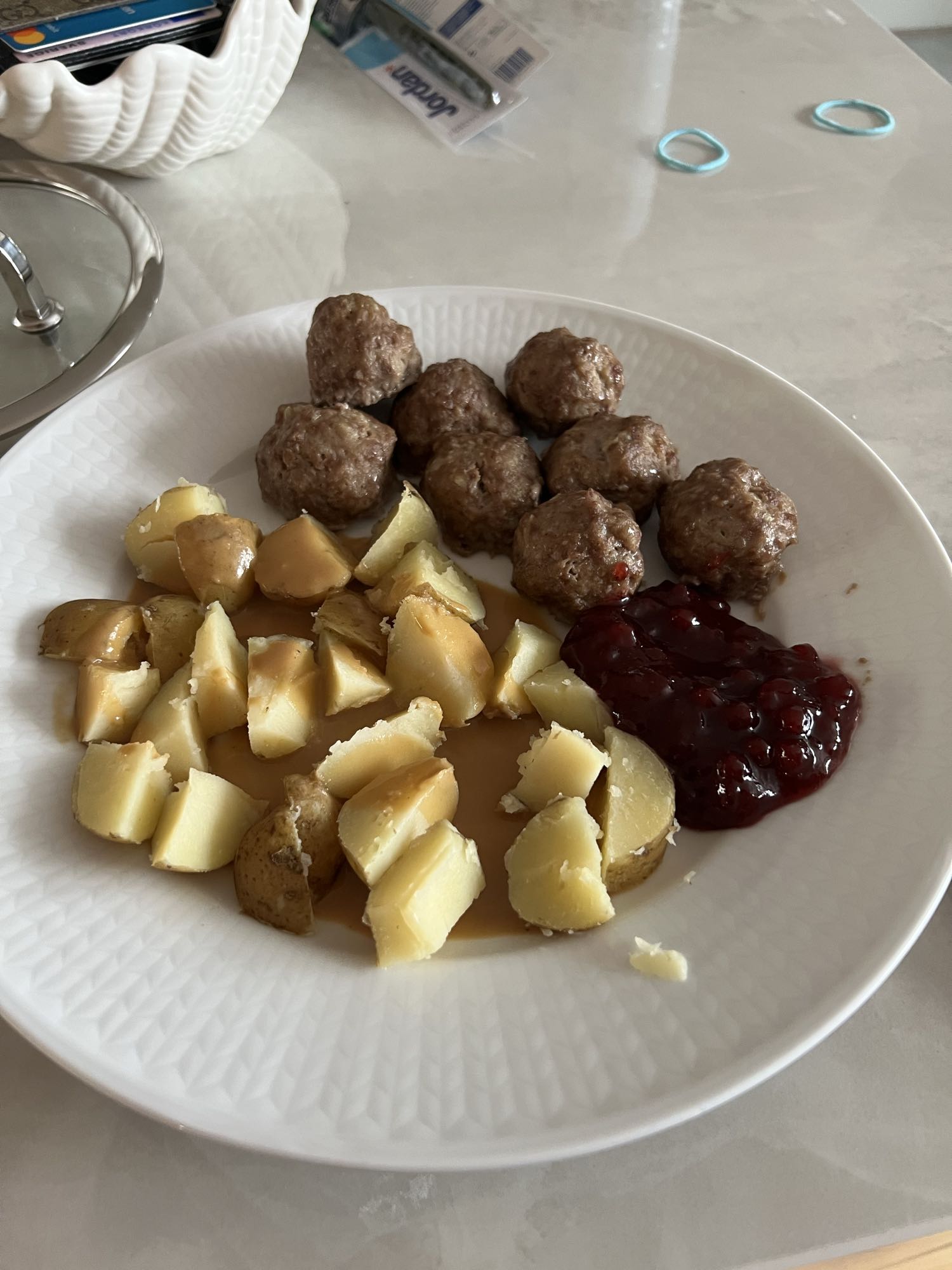 Köttbullar med potatis