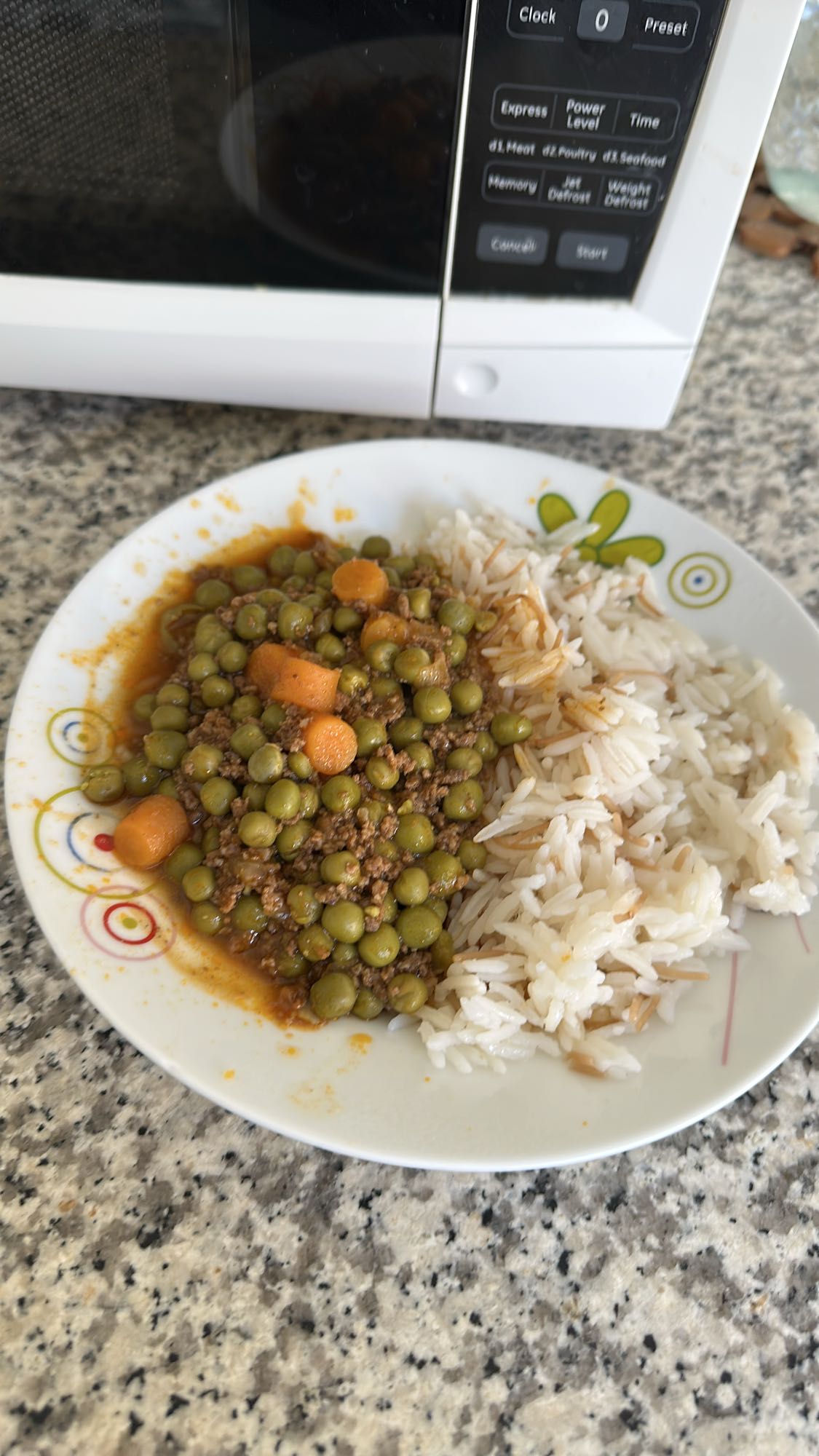 Rice with peas and beef stew