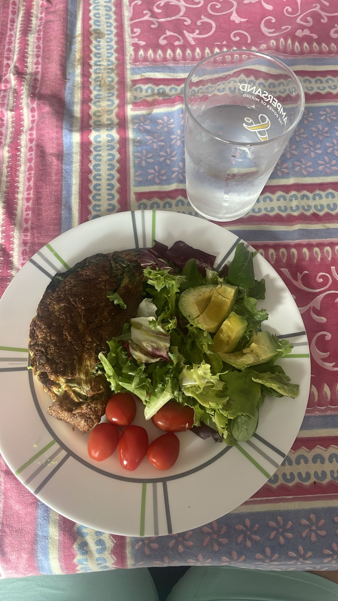 Tortilla con ensalada