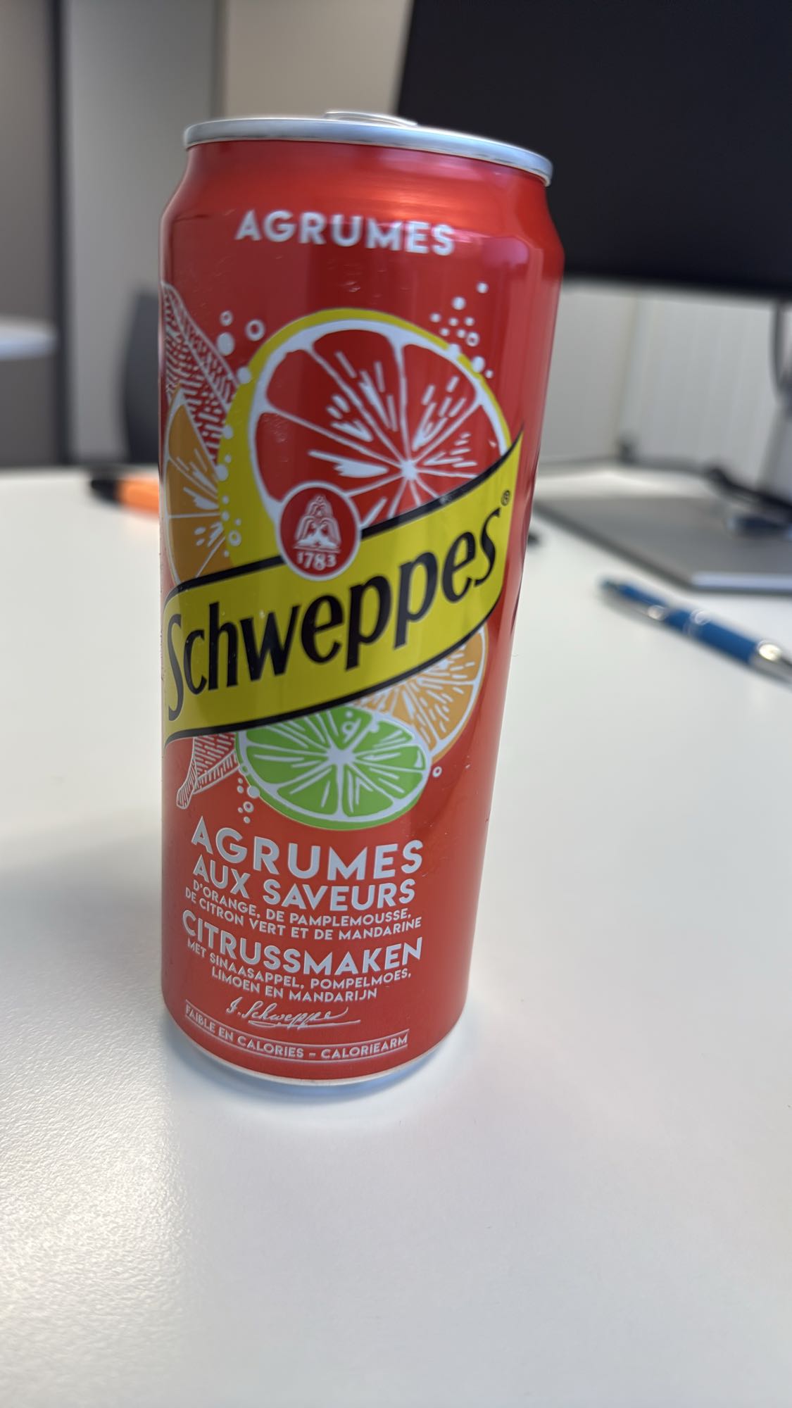 Citrus Schweppes Drink