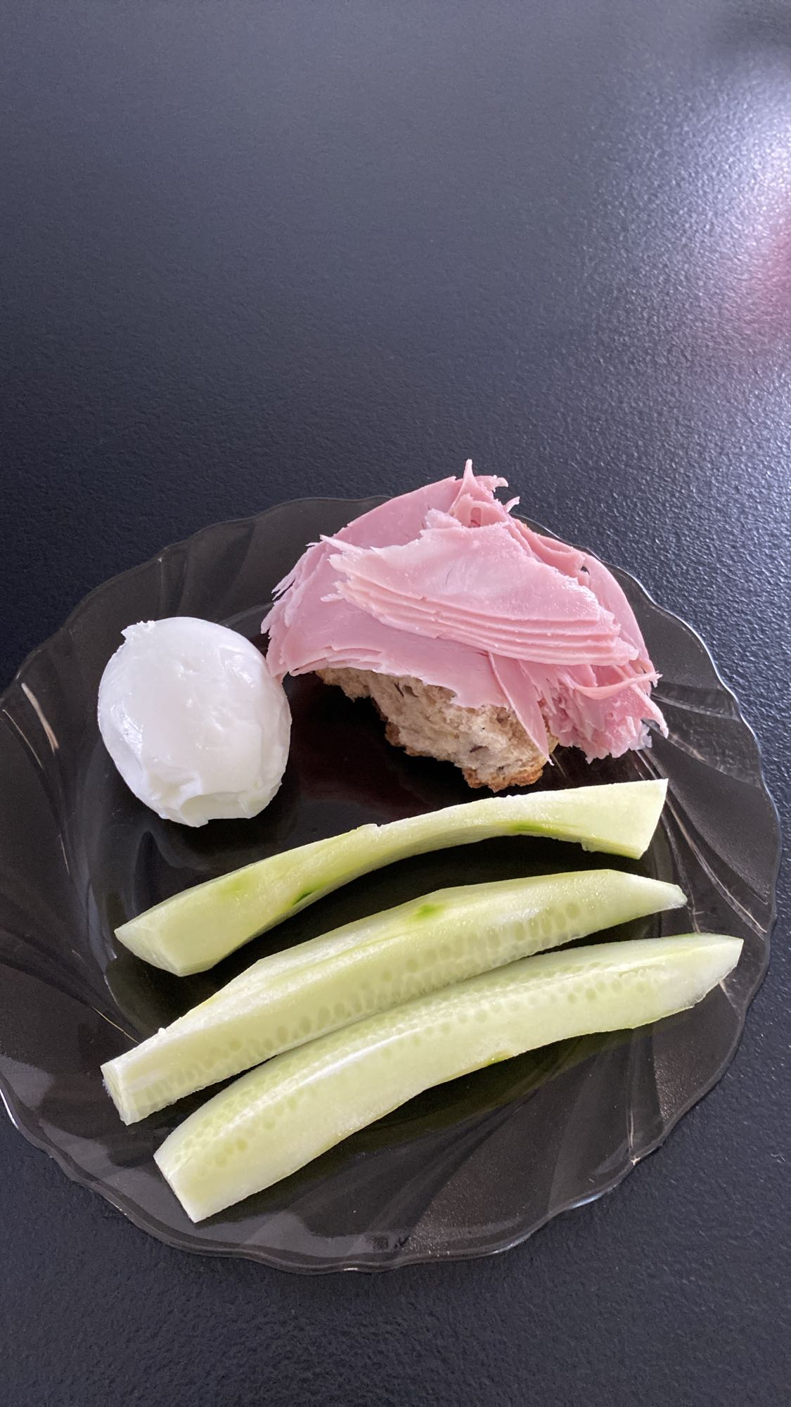 Mic dejun cu șuncă și ou