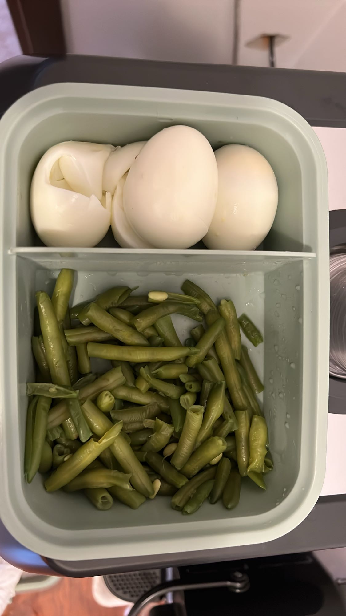 Haşlanmış Yumurta ve Fasulye