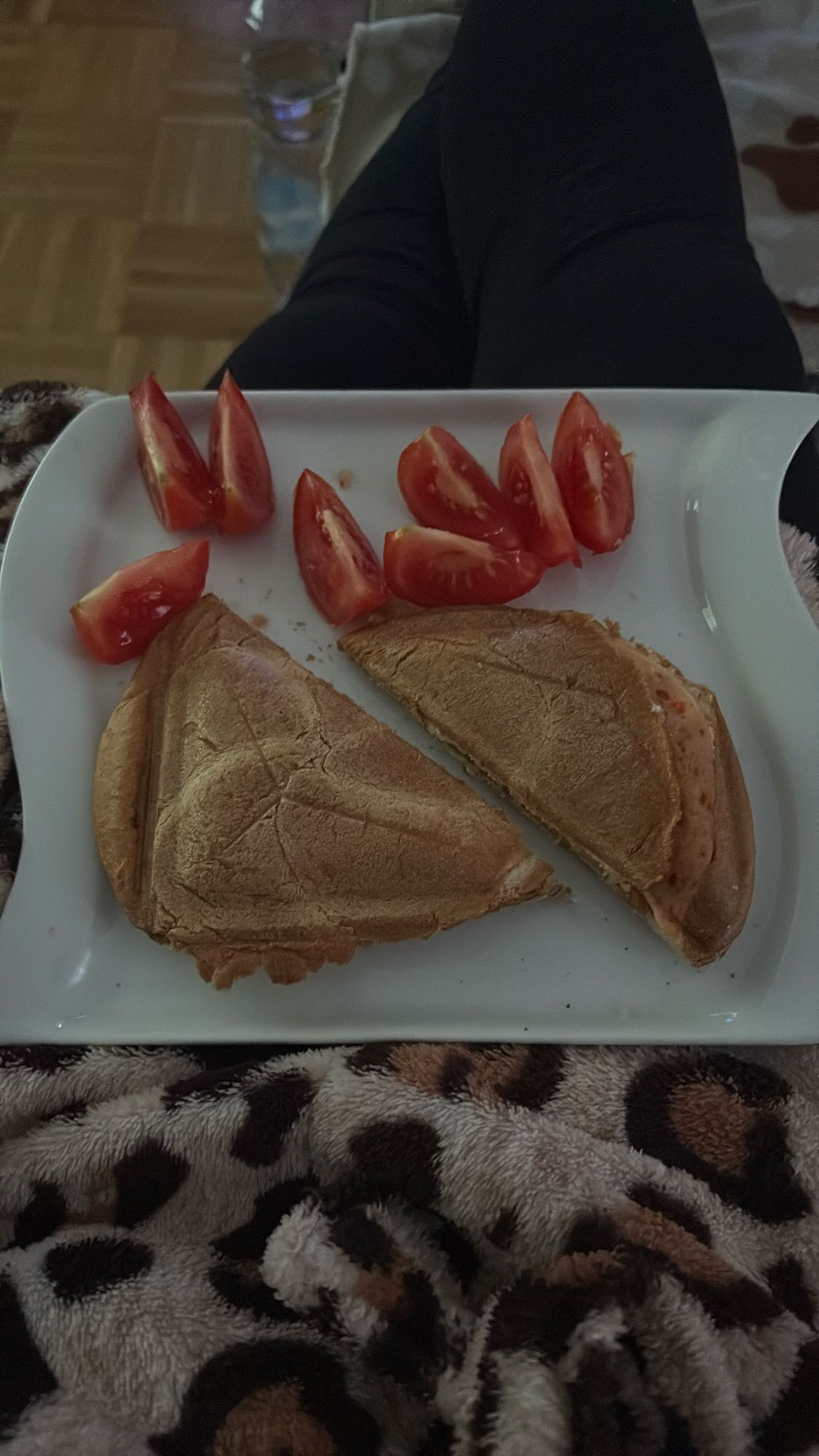 Melegszendvics paradicsommal