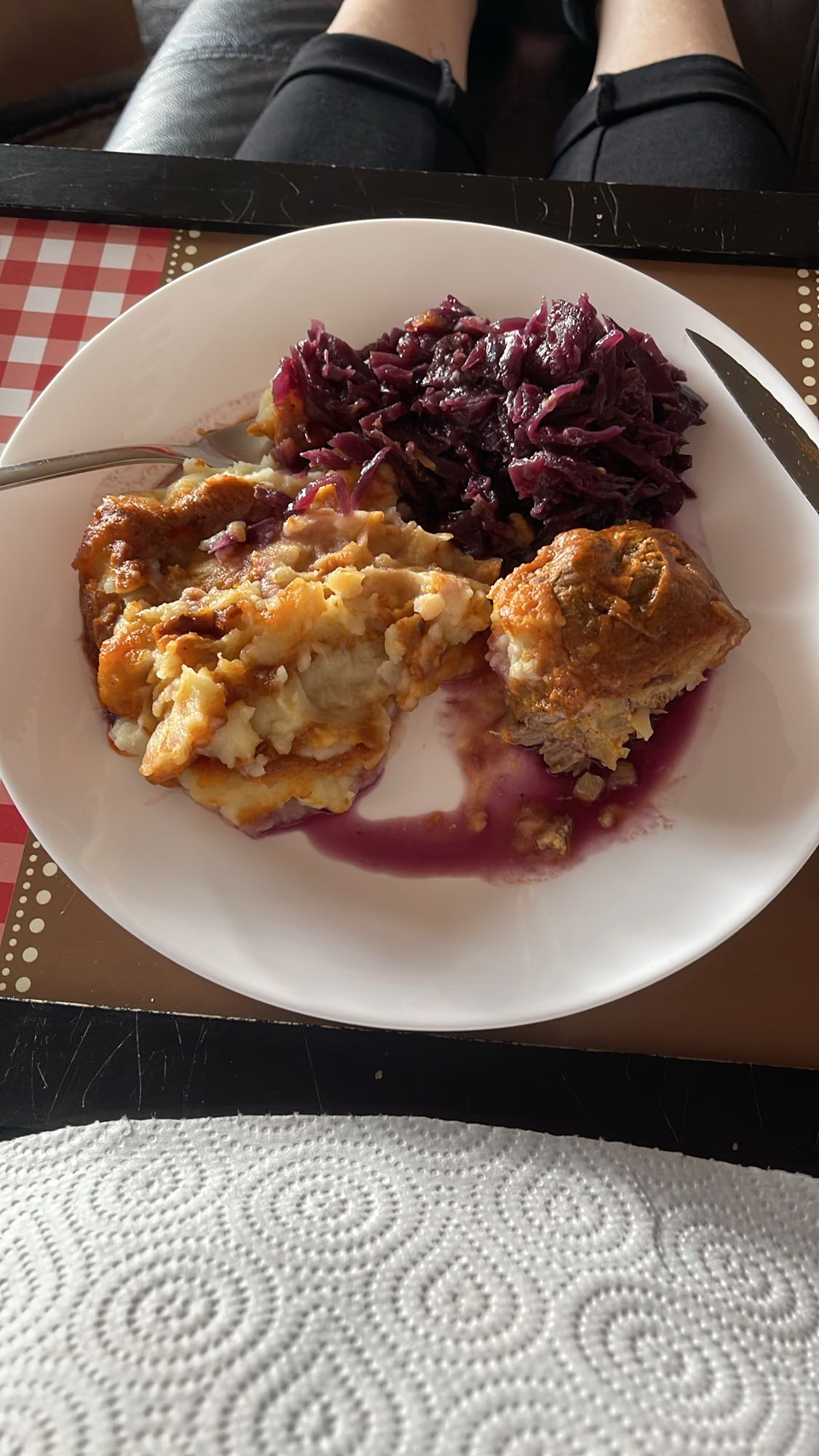 Rinderbraten mit Rotkohl und Kartoffelpüree