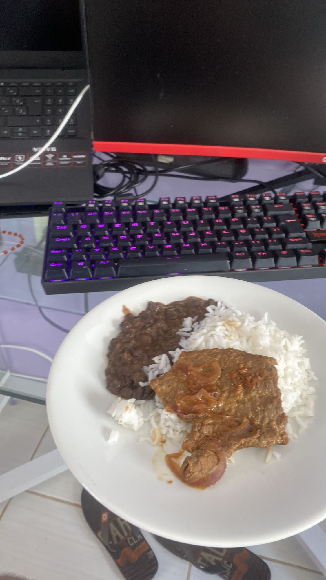 Arroz, feijão e bife