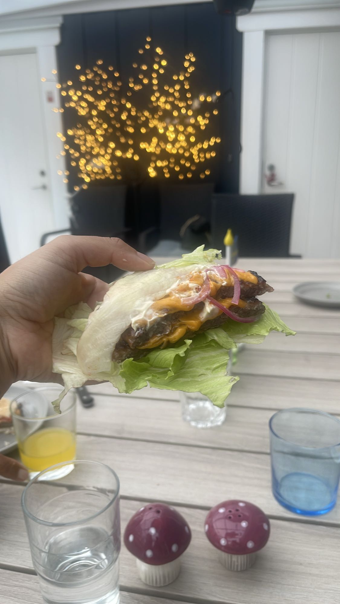 LCHF burgare i salladsblad