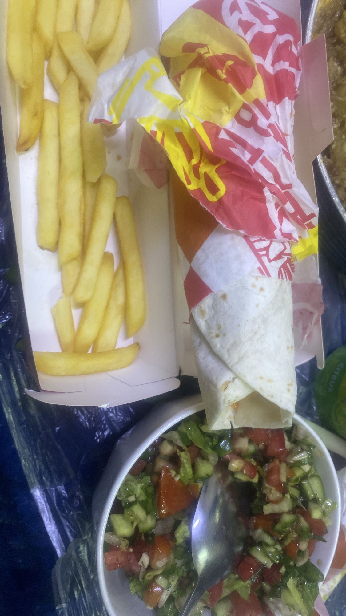 شاورما مع بطاطس وسلطة