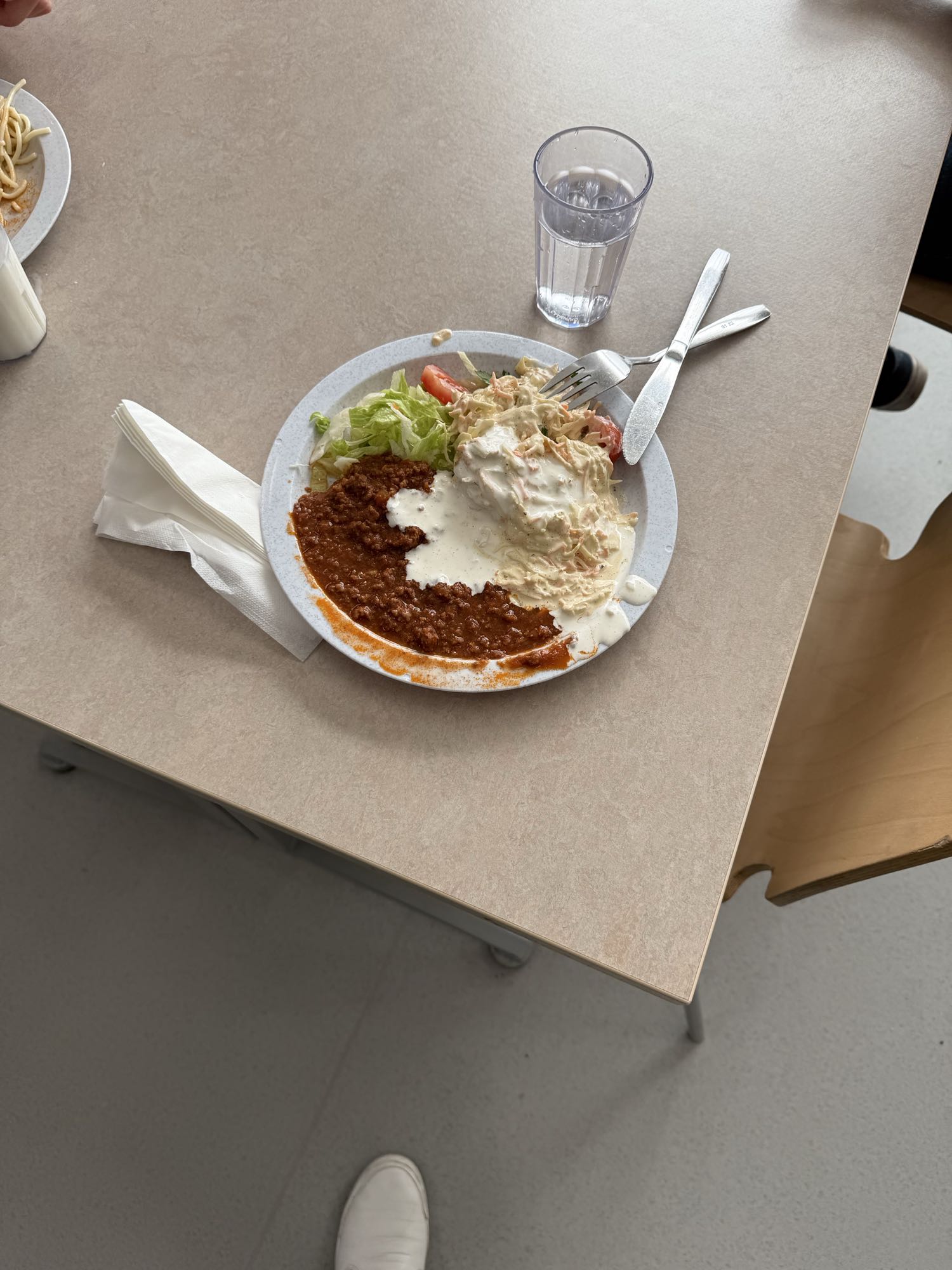 Köttfärssås med sallad