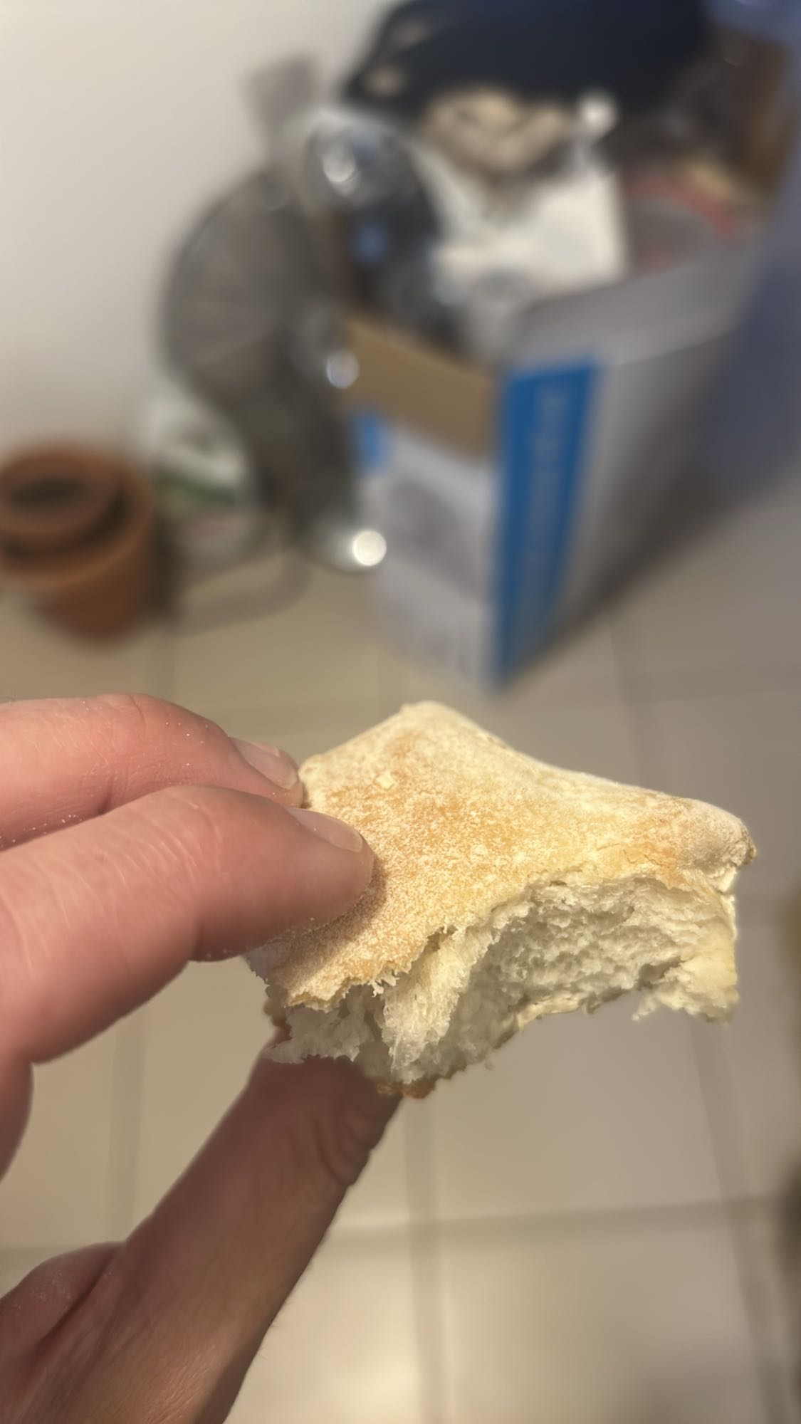 Morceau de pain blanc