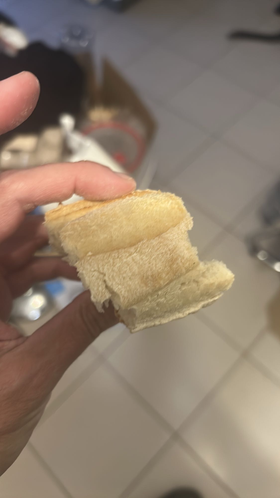 Morceau de pain blanc