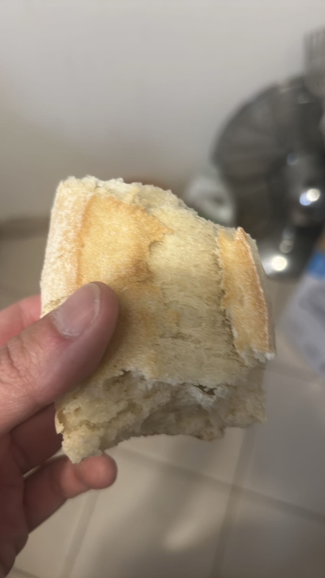 Morceau de pain blanc