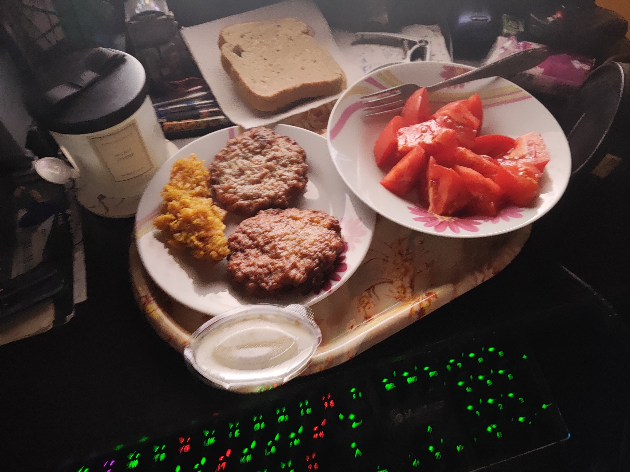 Patties with tomato salad