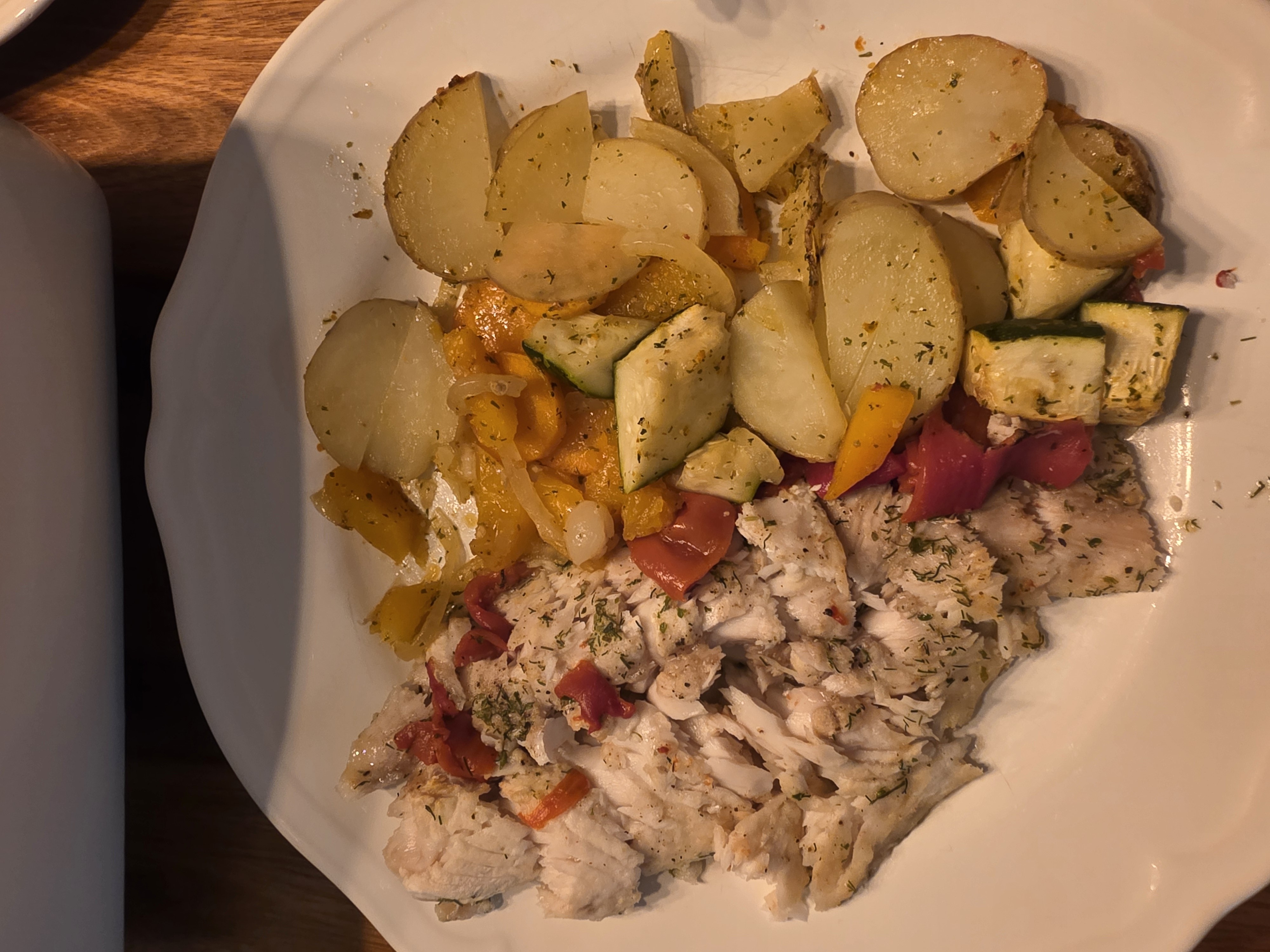 Pescado con verduras asadas