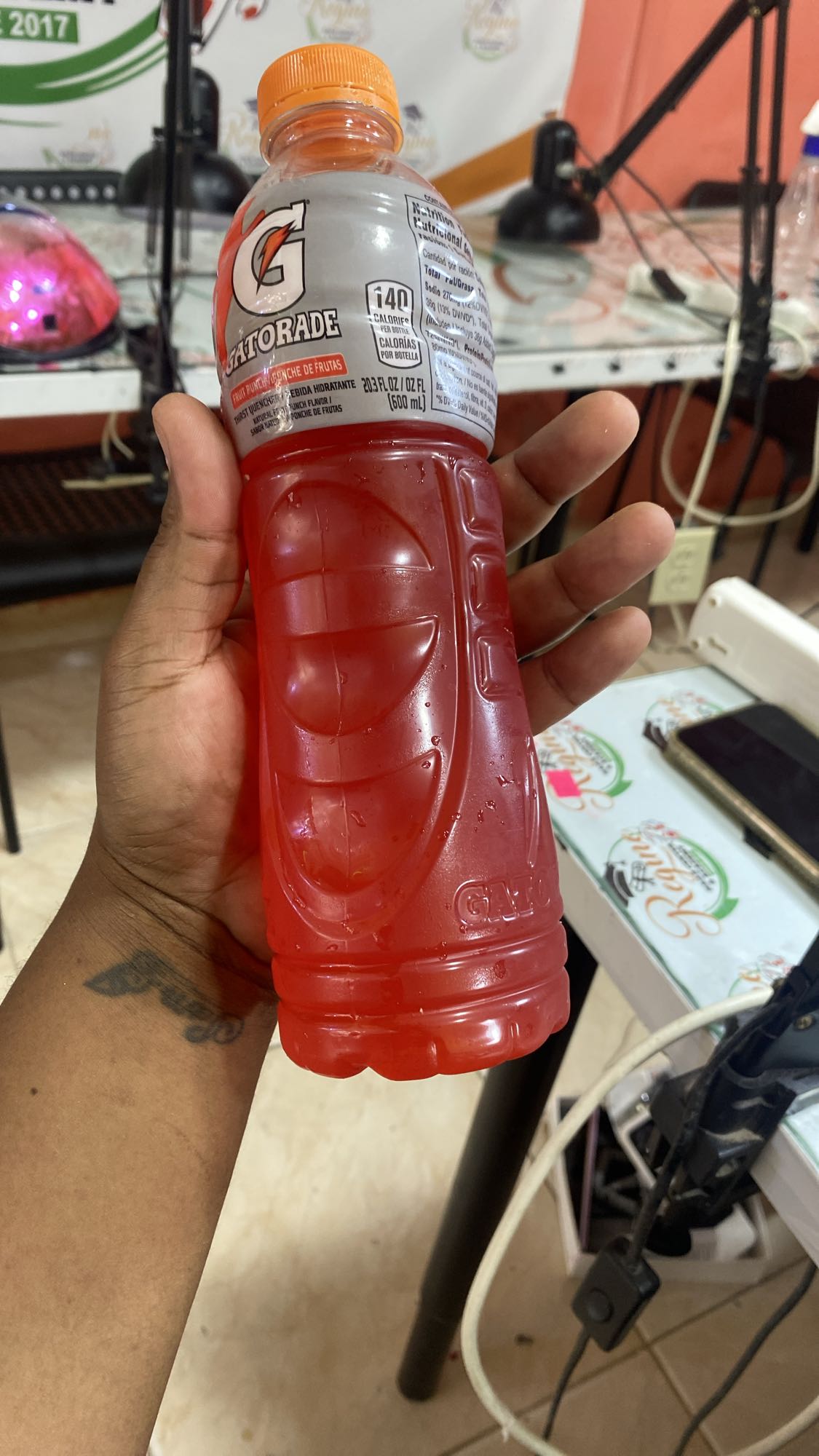 bebida deportiva roja