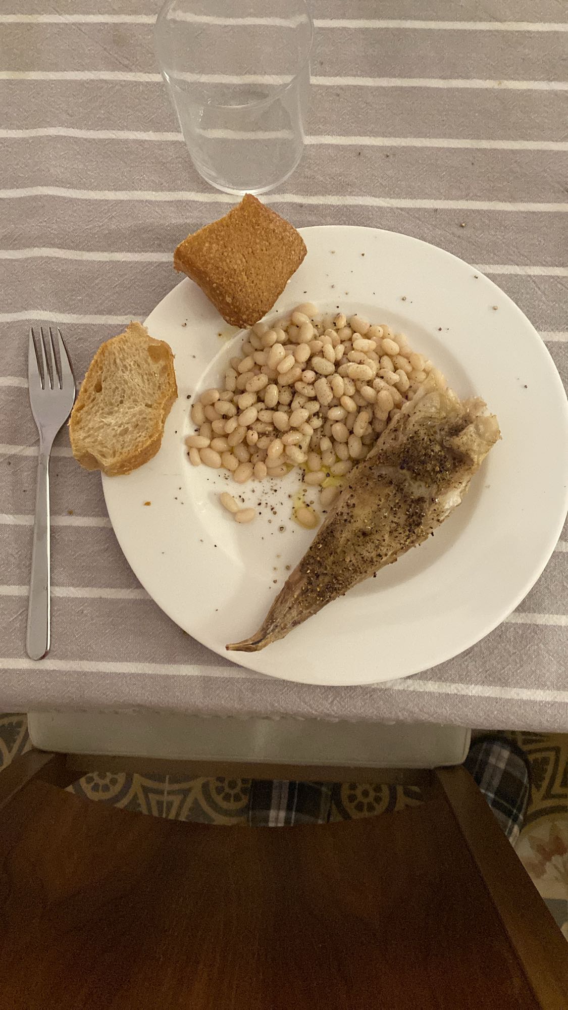 Mongeta blanca amb peix i pa