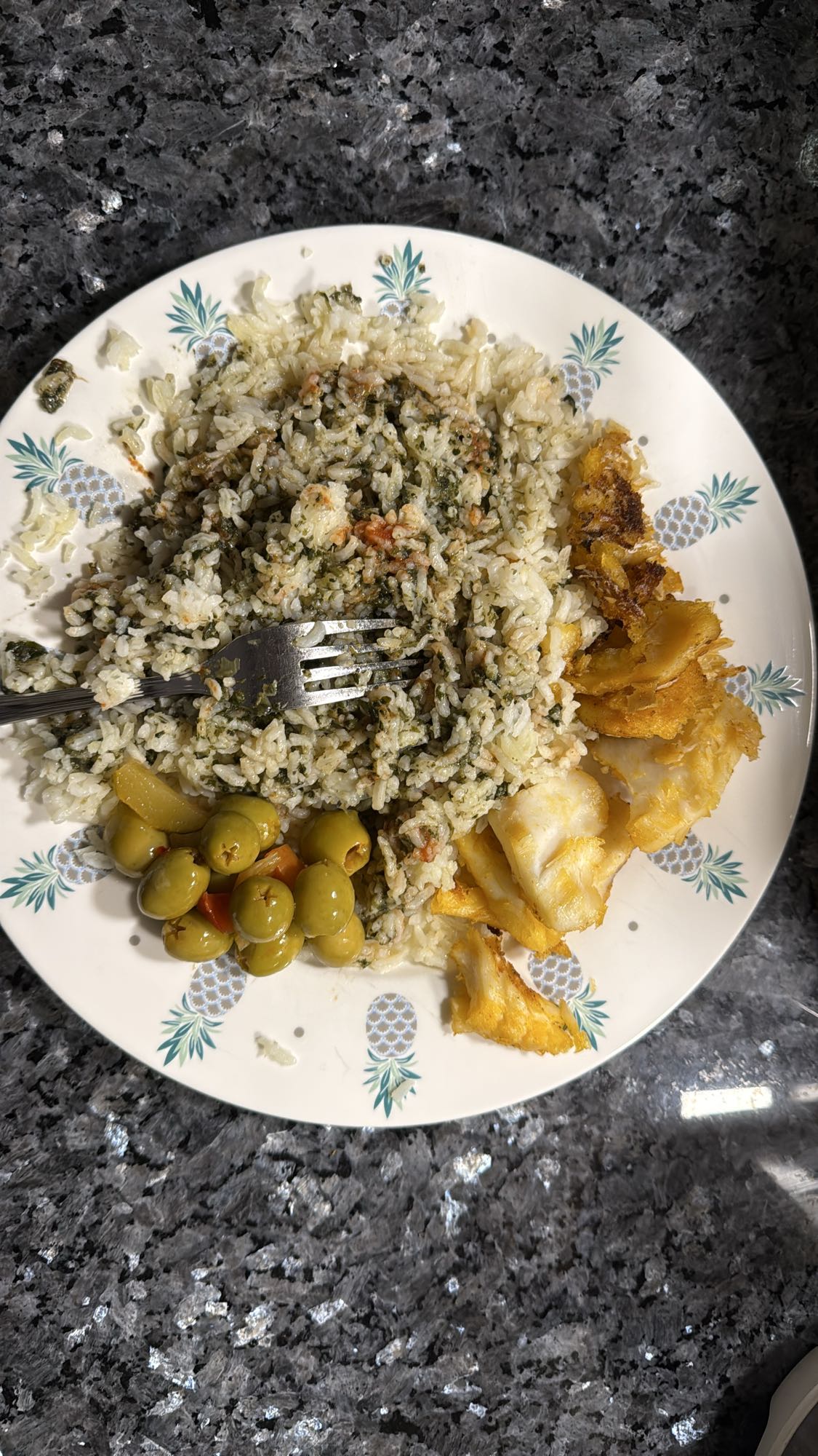 Rice with fish and olives